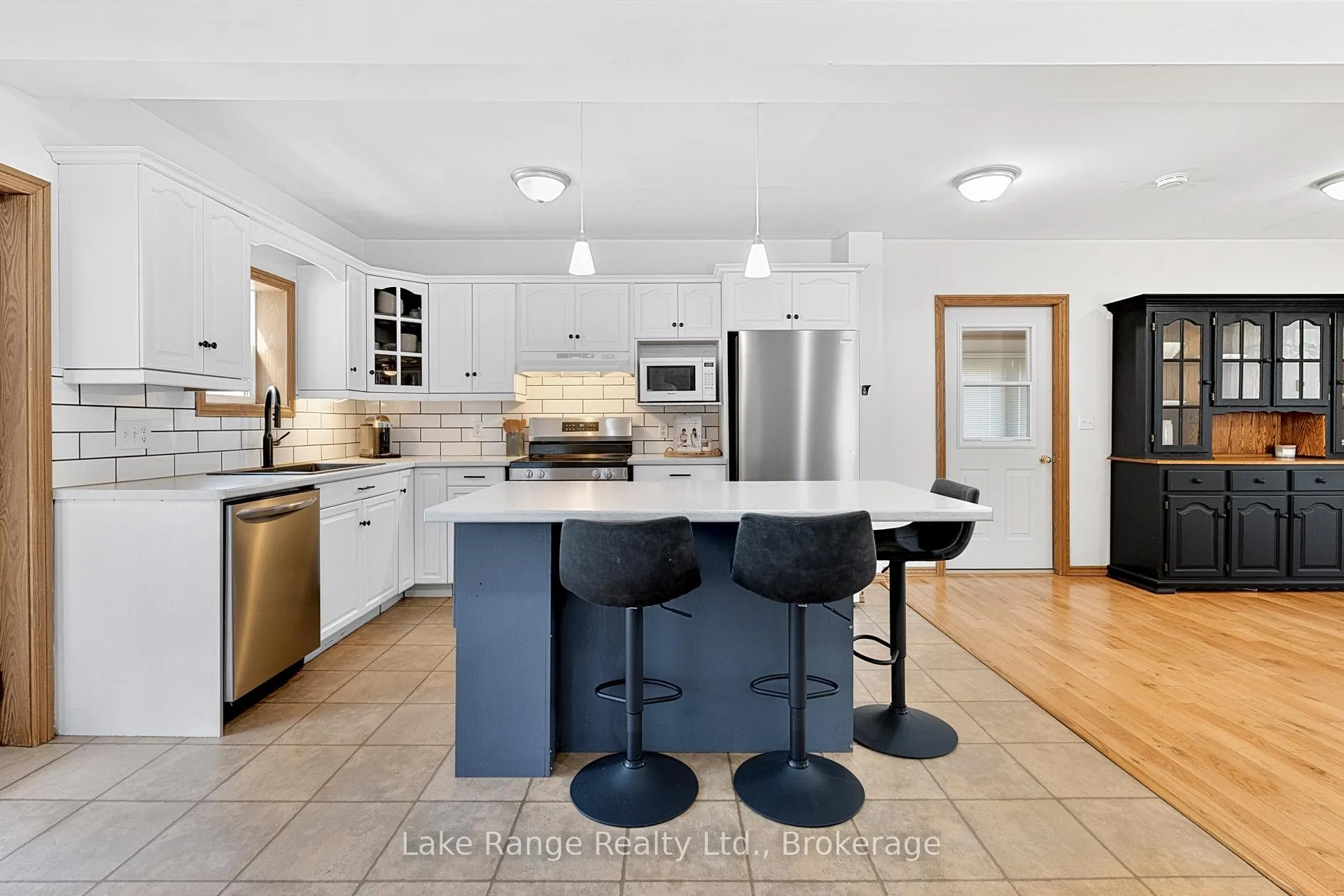 Photo 6 of 537 Inglis Street, Huron-Kinloss, Lucknow — HOMEH