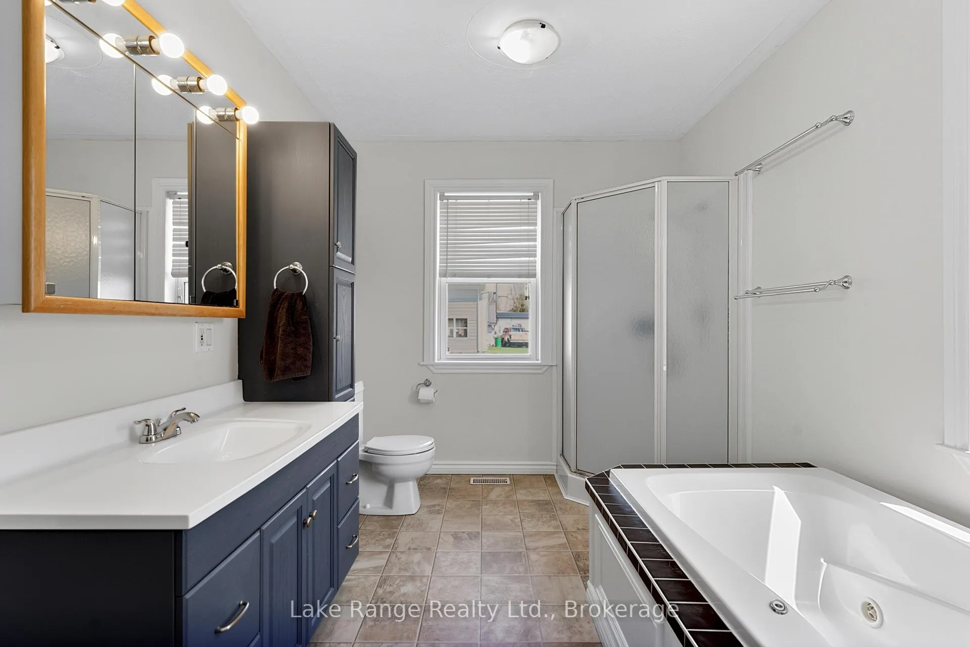 Photo 12 of 537 Inglis Street, Huron-Kinloss, Lucknow — HOMEH