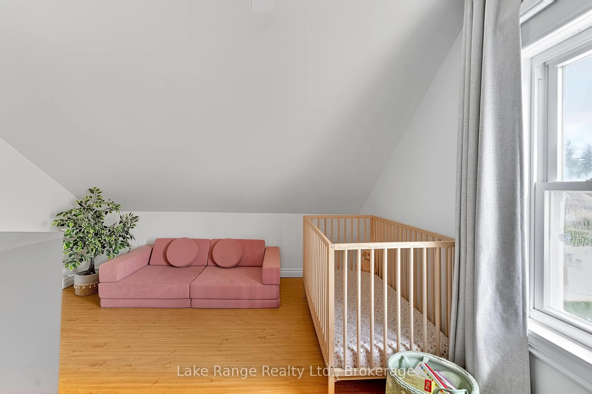 Photo 17 of 537 Inglis Street, Huron-Kinloss, Lucknow — HOMEH
