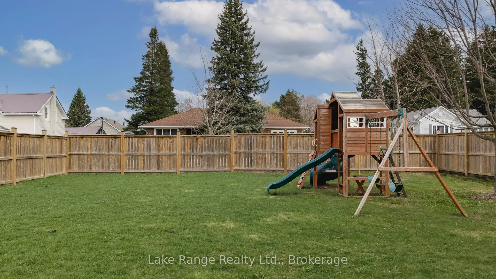 Photo 22 of 537 Inglis Street, Huron-Kinloss, Lucknow — HOMEH