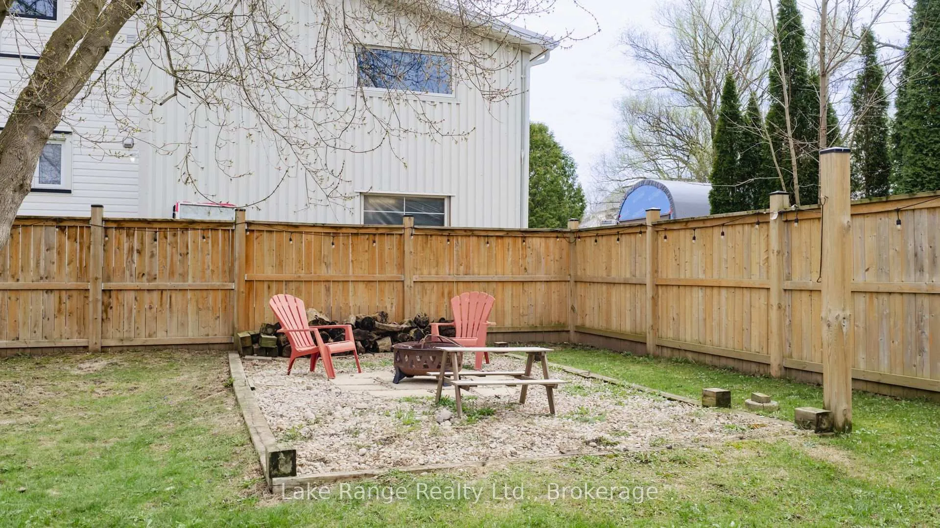 Photo 23 of 537 Inglis Street, Huron-Kinloss, Lucknow — HOMEH