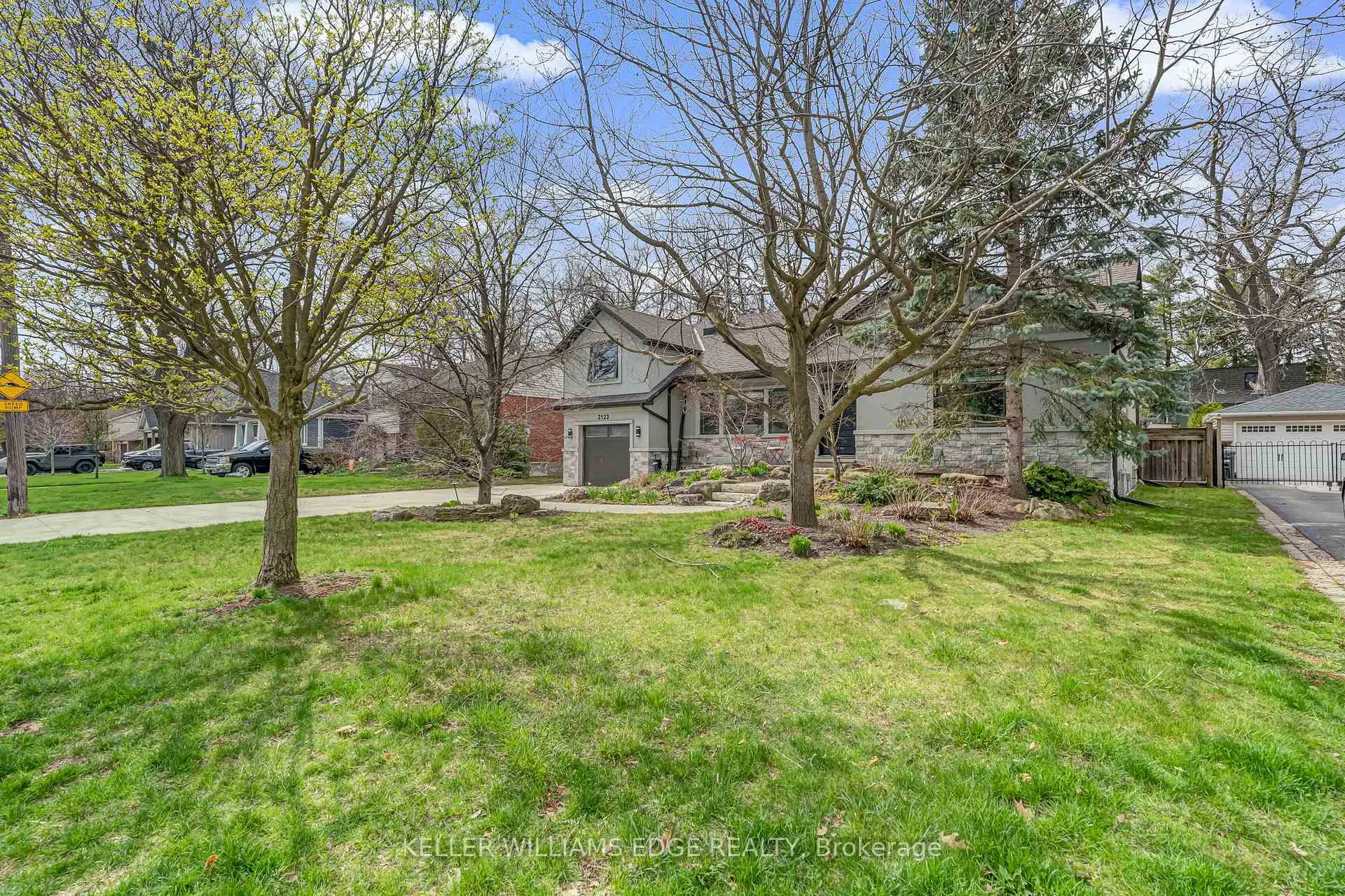 Photo 2 of 2123 Deyncourt Drive, Burlington, Brant — HOMEH