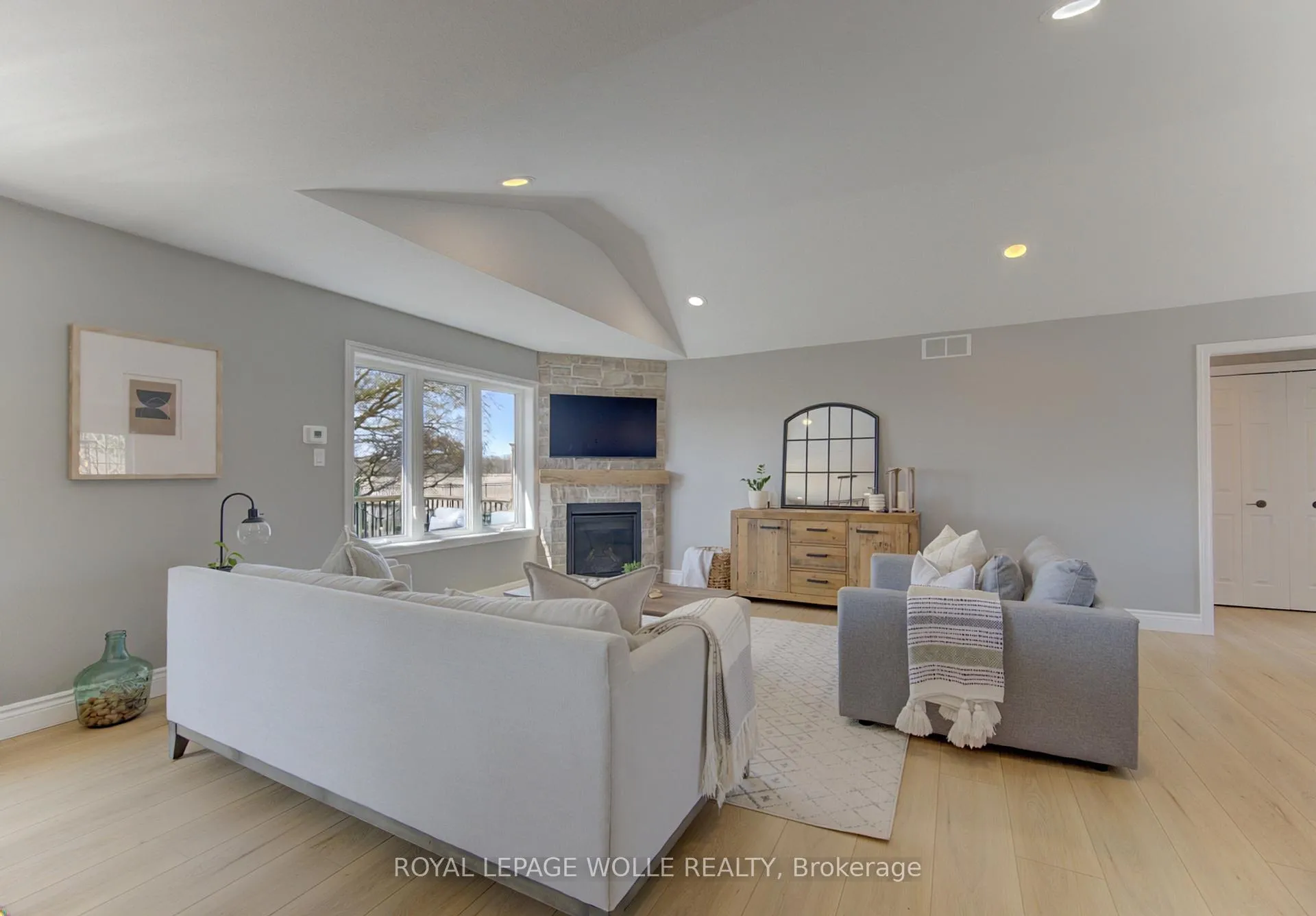 Photo 11 of 93 Lawrence Street, Wellesley — HOMEH