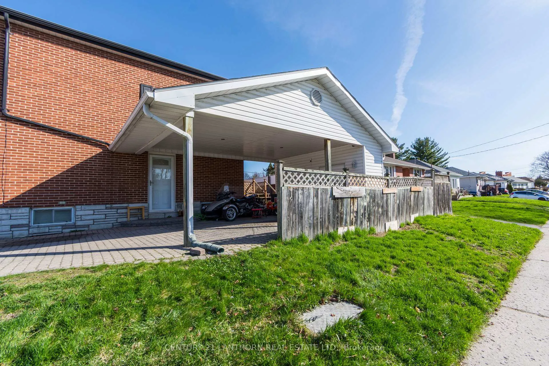Photo 7 of 1 Clarke Boulevard, Belleville, Belleville Ward — HOMEH