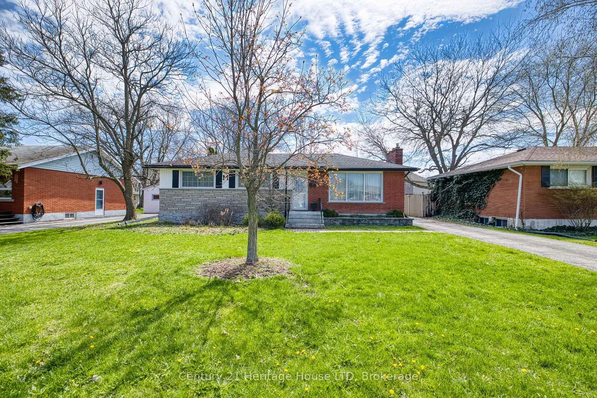 Photo 1 of 4114 Campbell Avenue, Niagara Falls, Chippawa — HOMEH