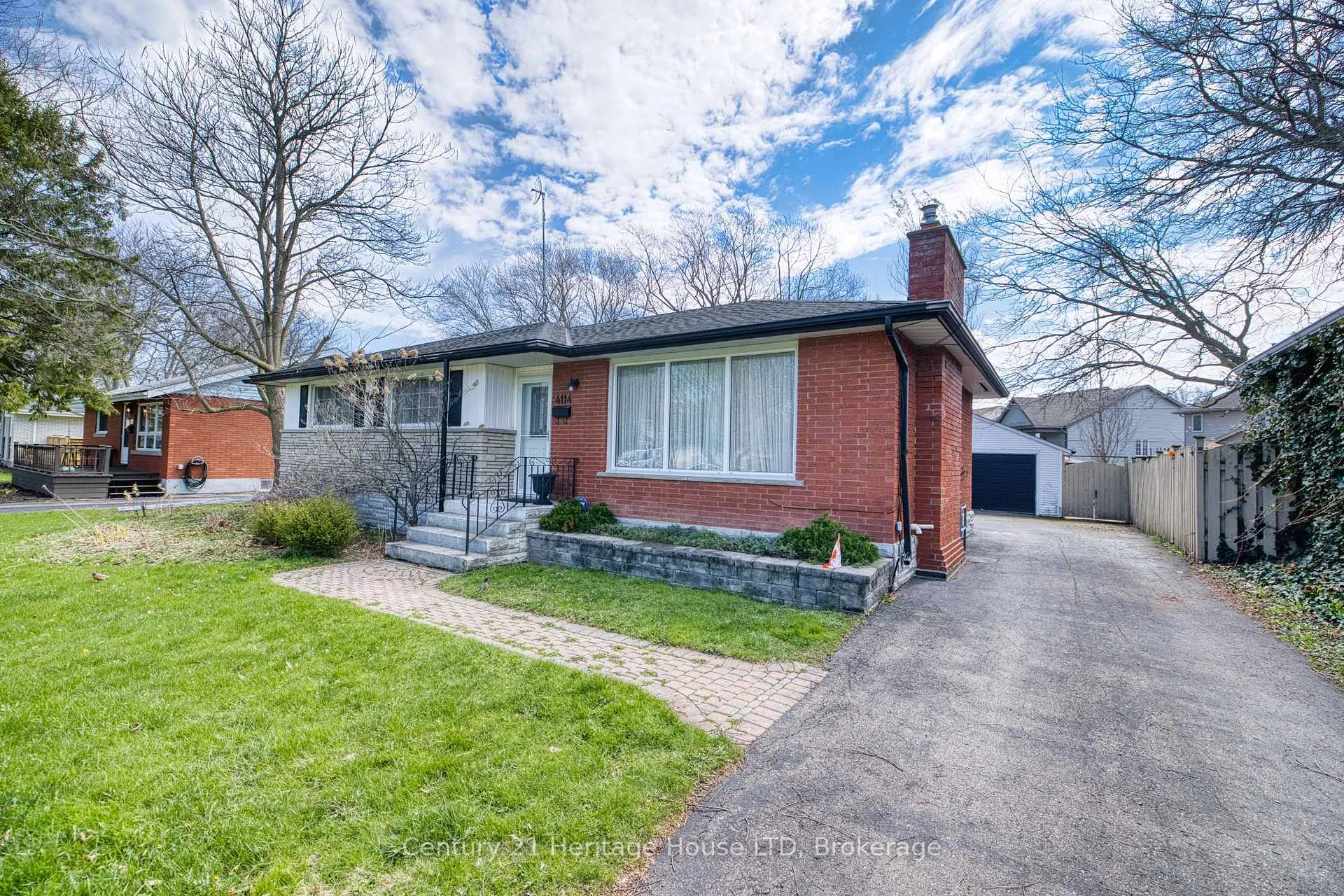 Photo 3 of 4114 Campbell Avenue, Niagara Falls, Chippawa — HOMEH