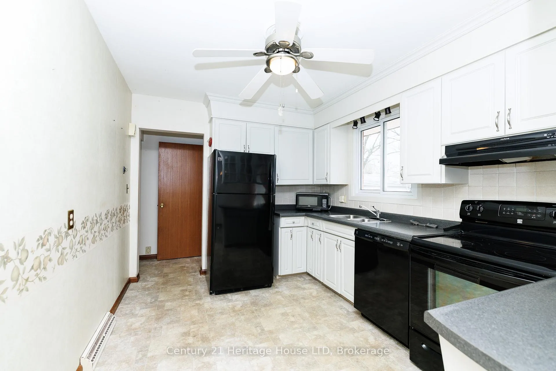 Photo 12 of 4114 Campbell Avenue, Niagara Falls, Chippawa — HOMEH