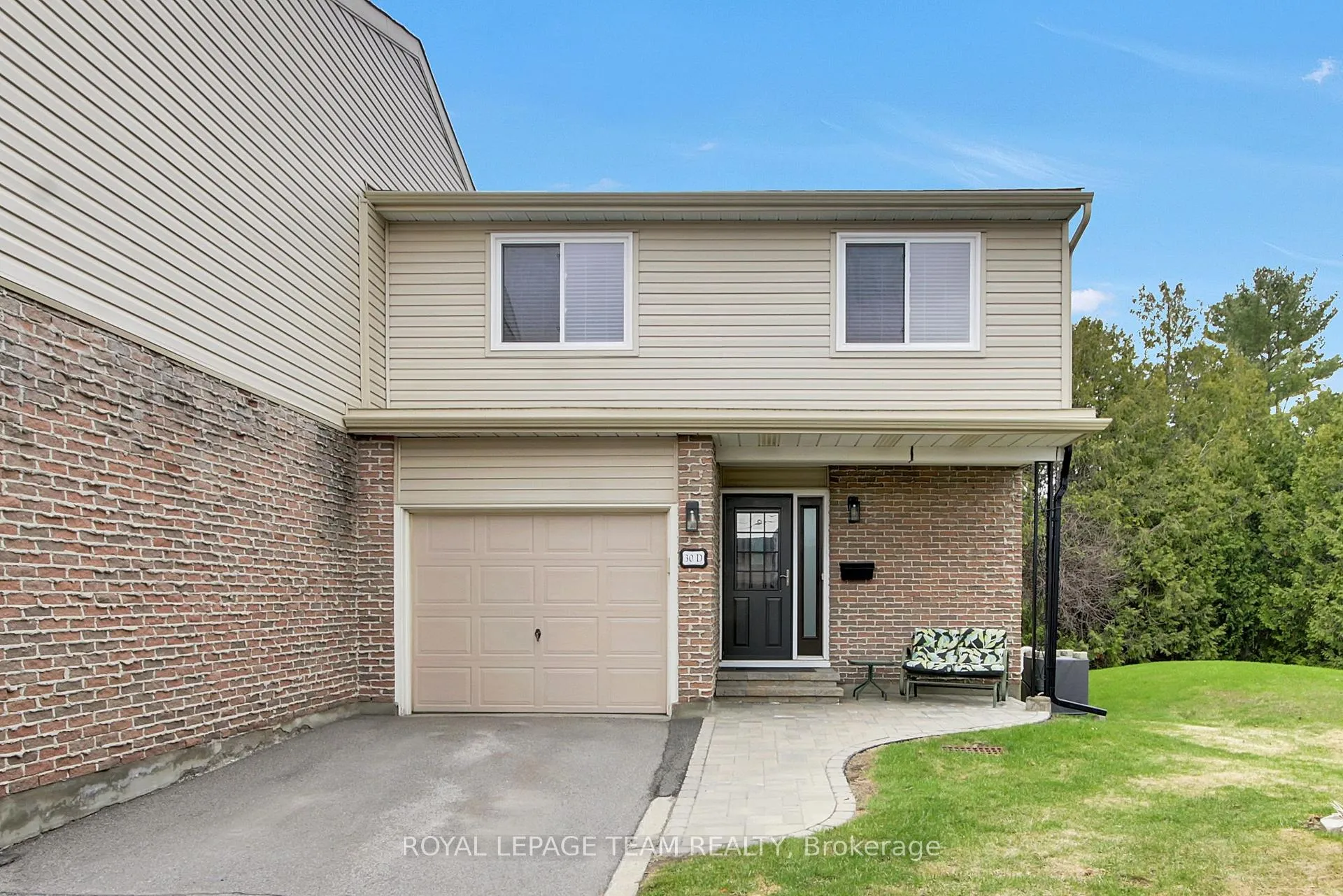 Photo 2 of Unit D, 30 Black Forest Lane, Ottawa, Arbeatha Park — HOMEH