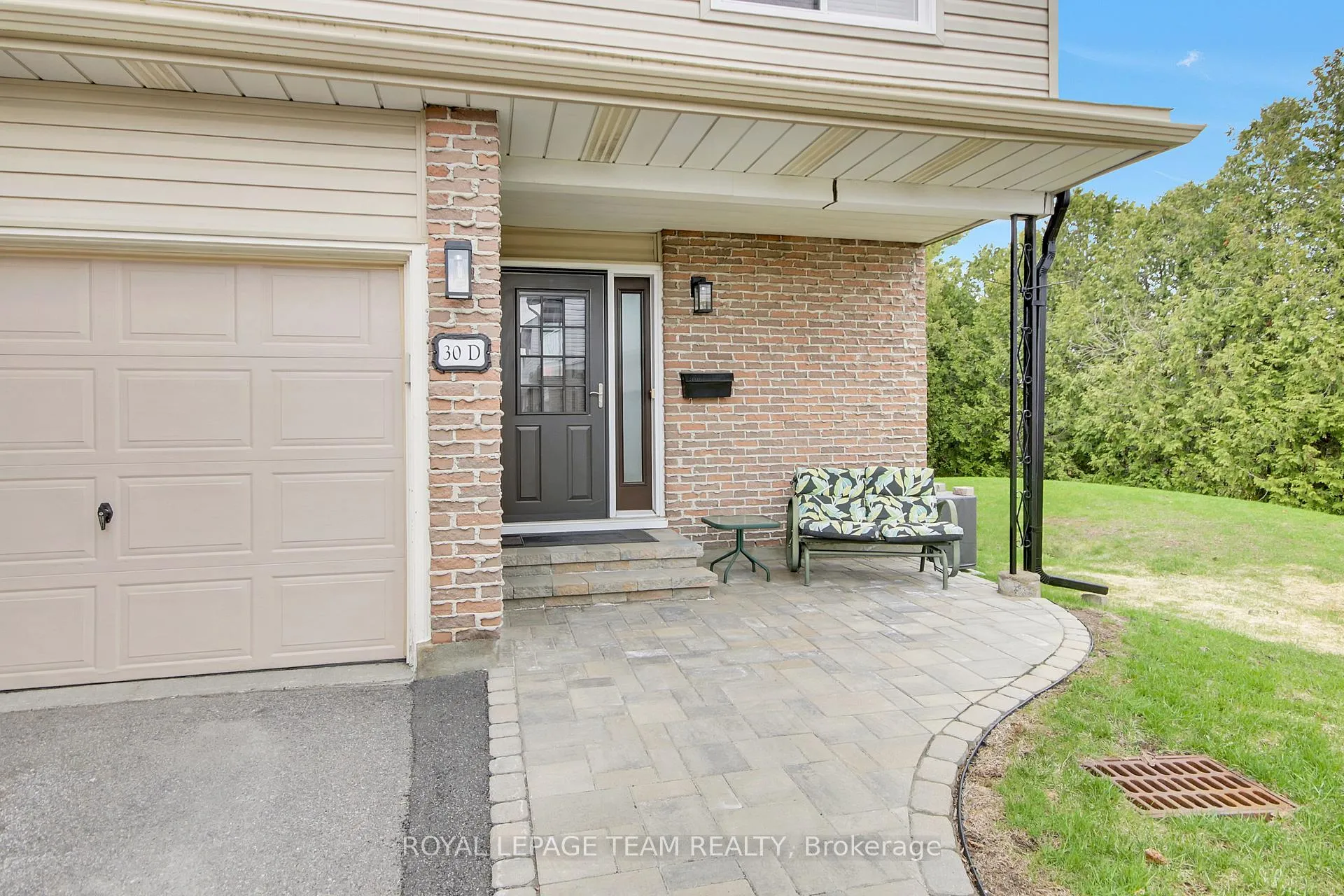 Photo 3 of Unit D, 30 Black Forest Lane, Ottawa, Arbeatha Park — HOMEH
