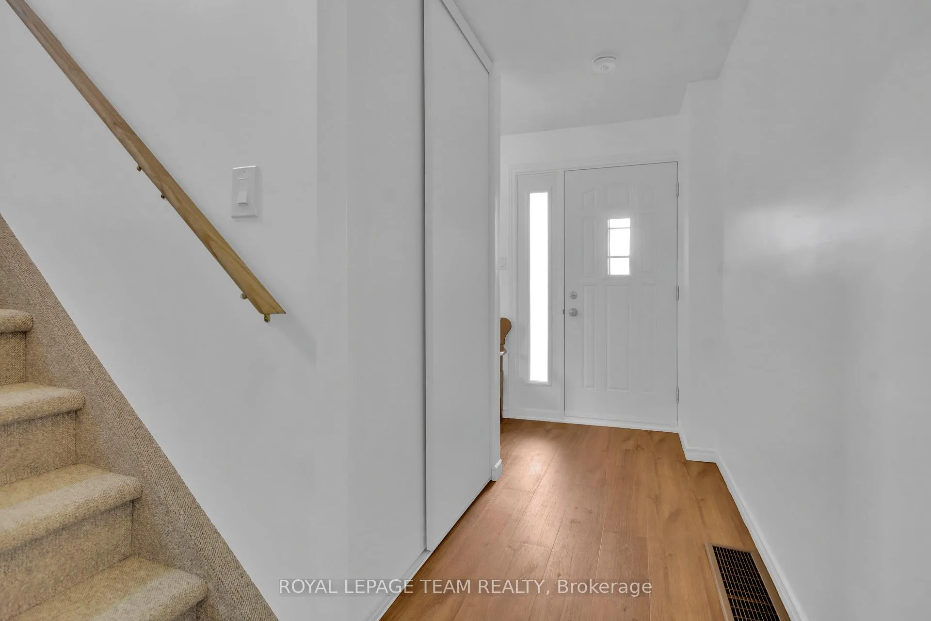 Photo 5 of Unit D, 30 Black Forest Lane, Ottawa, Arbeatha Park — HOMEH