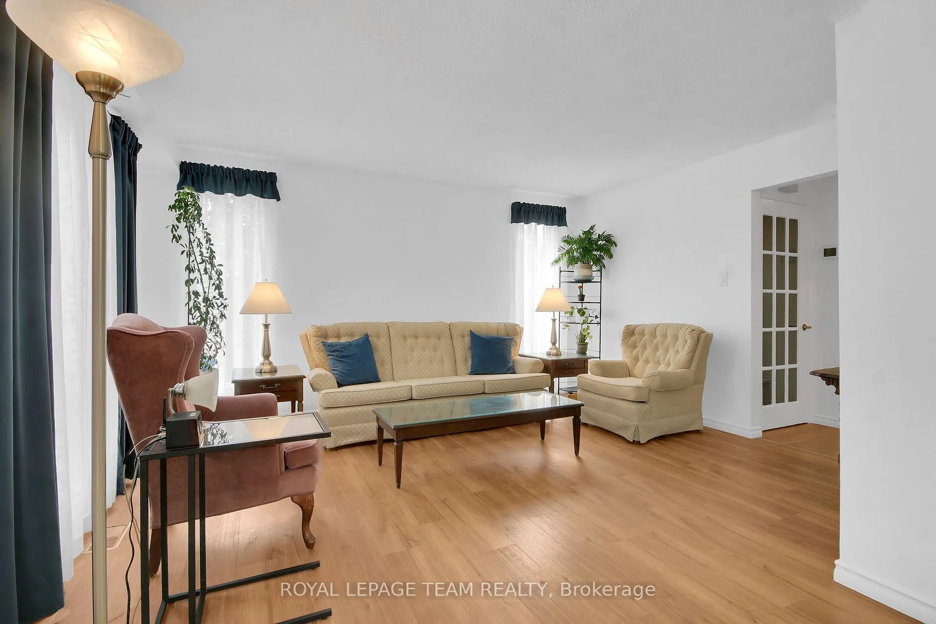 Photo 7 of Unit D, 30 Black Forest Lane, Ottawa, Arbeatha Park — HOMEH