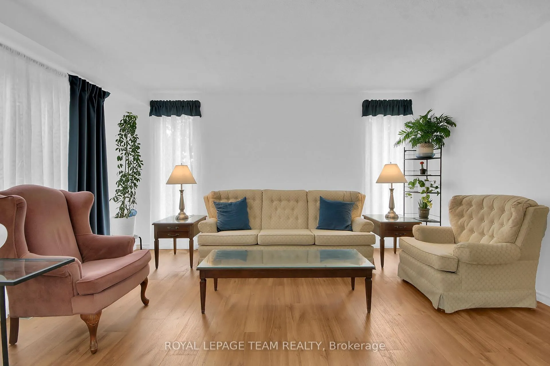 Photo 8 of Unit D, 30 Black Forest Lane, Ottawa, Arbeatha Park — HOMEH