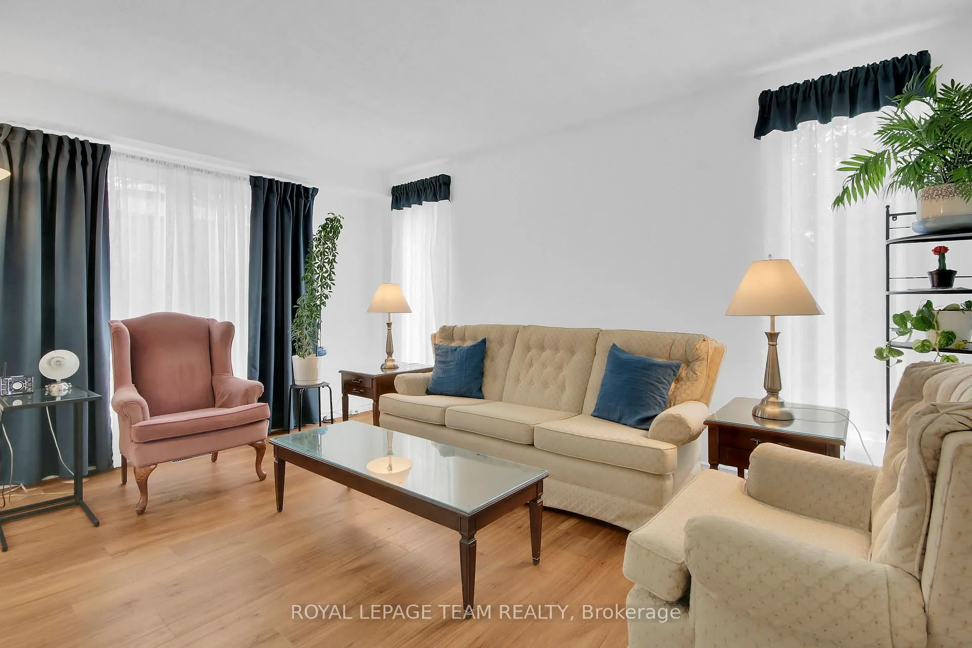 Photo 9 of Unit D, 30 Black Forest Lane, Ottawa, Arbeatha Park — HOMEH