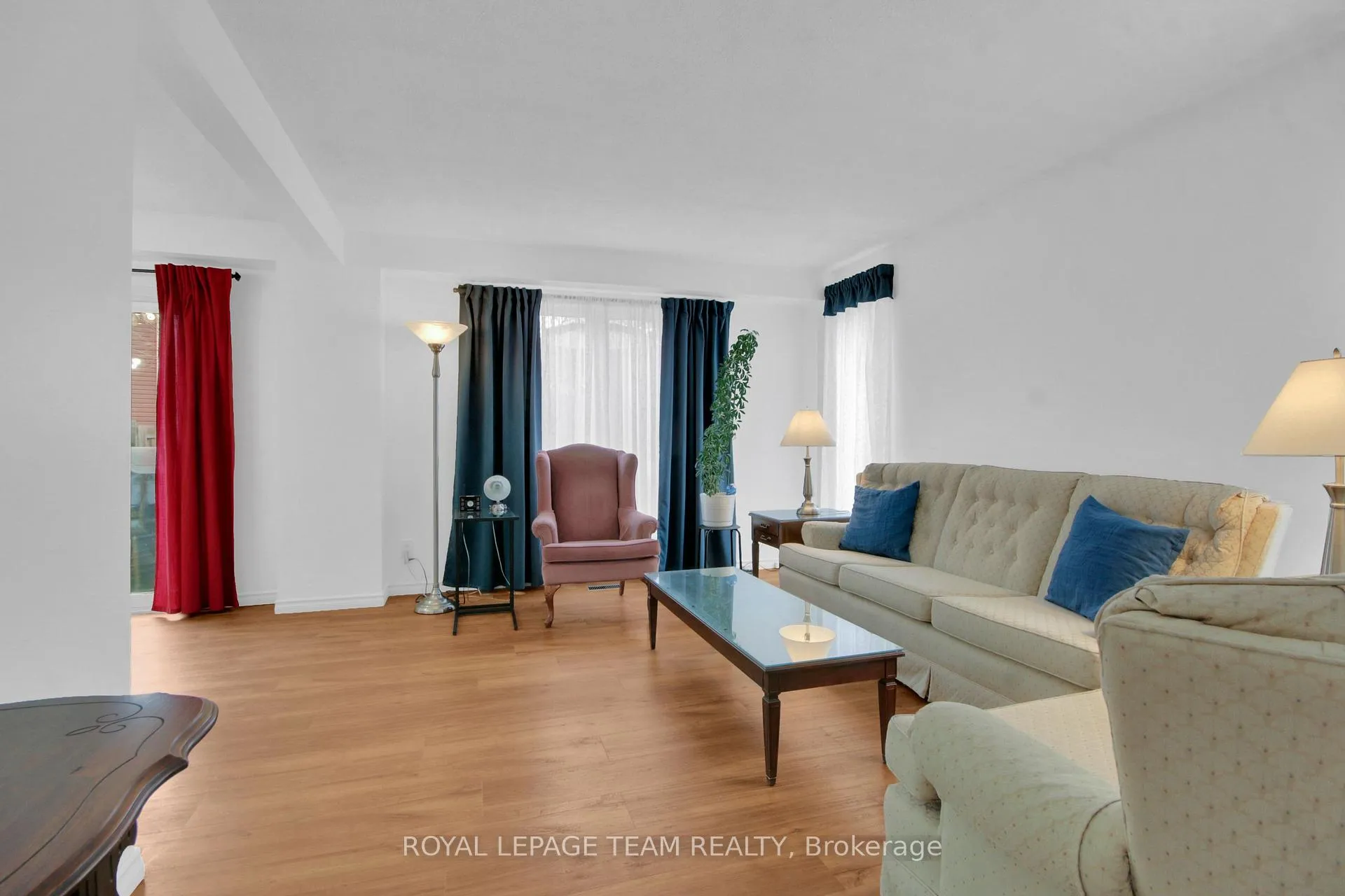 Photo 10 of Unit D, 30 Black Forest Lane, Ottawa, Arbeatha Park — HOMEH