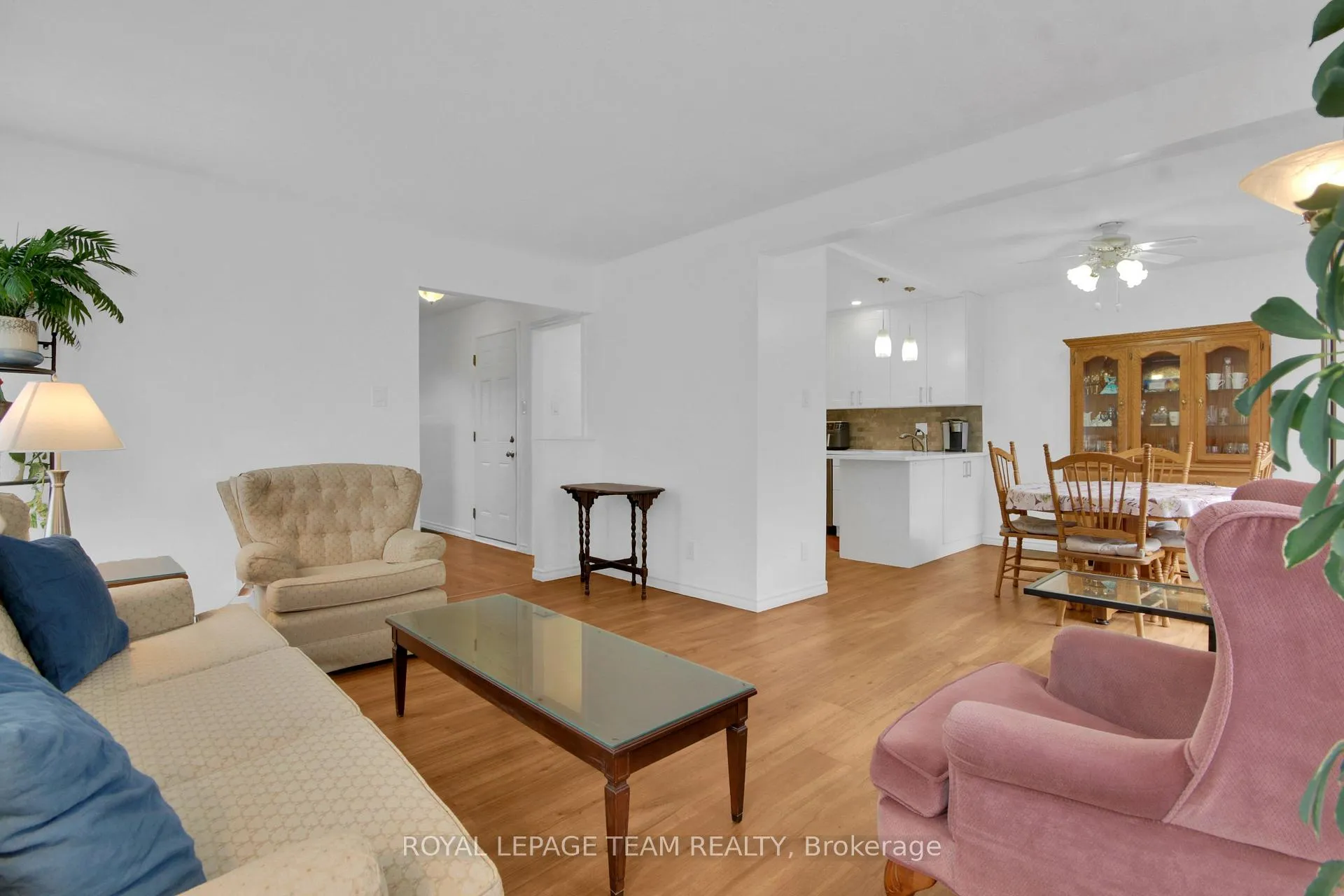 Photo 12 of Unit D, 30 Black Forest Lane, Ottawa, Arbeatha Park — HOMEH