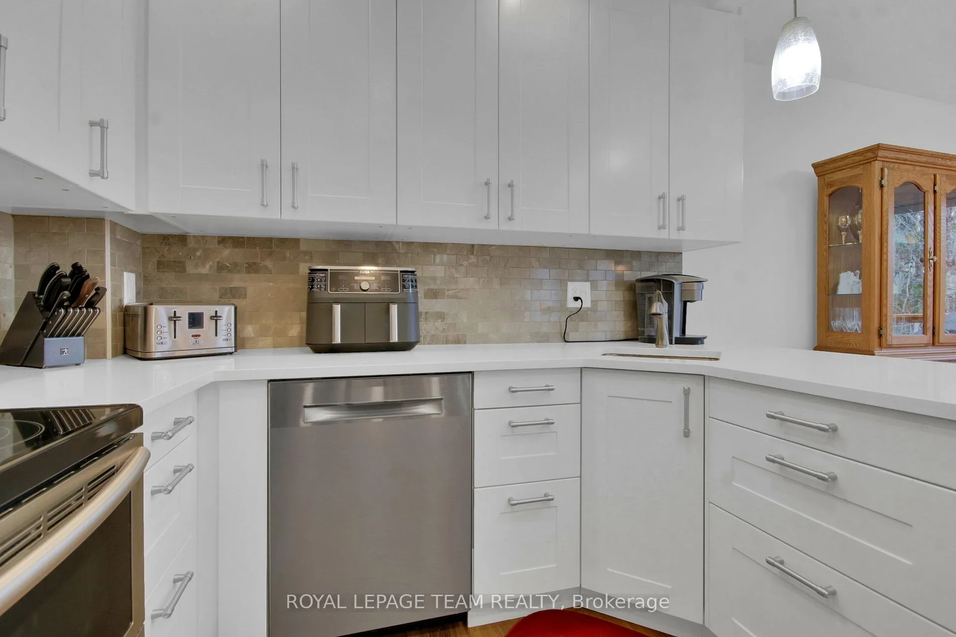 Photo 21 of Unit D, 30 Black Forest Lane, Ottawa, Arbeatha Park — HOMEH