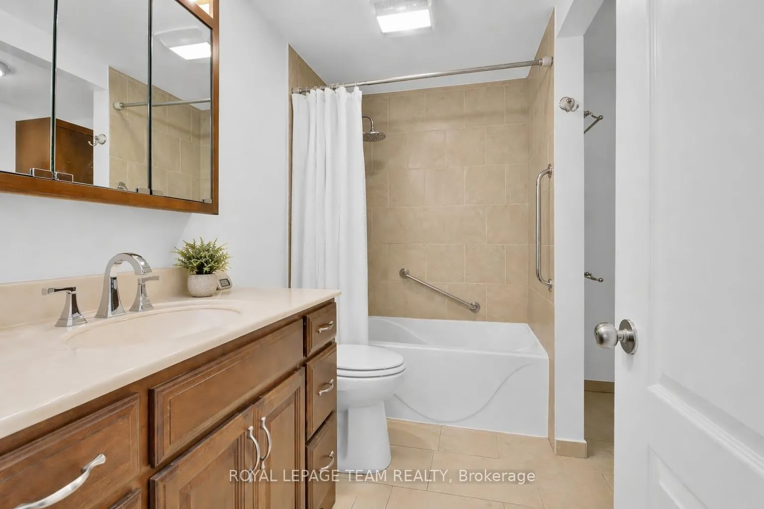 Photo 30 of Unit D, 30 Black Forest Lane, Ottawa, Arbeatha Park — HOMEH