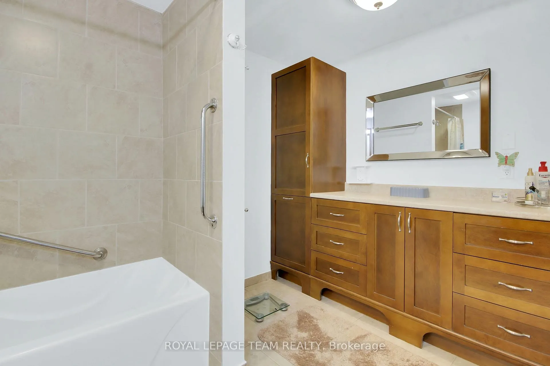 Photo 31 of Unit D, 30 Black Forest Lane, Ottawa, Arbeatha Park — HOMEH