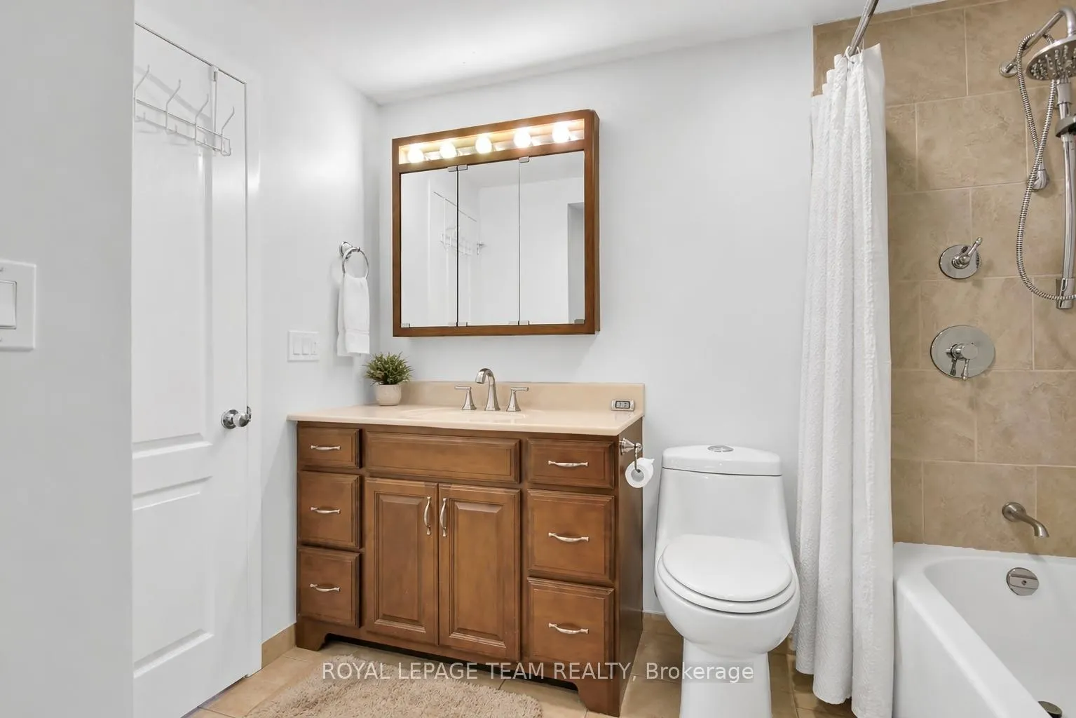 Photo 32 of Unit D, 30 Black Forest Lane, Ottawa, Arbeatha Park — HOMEH