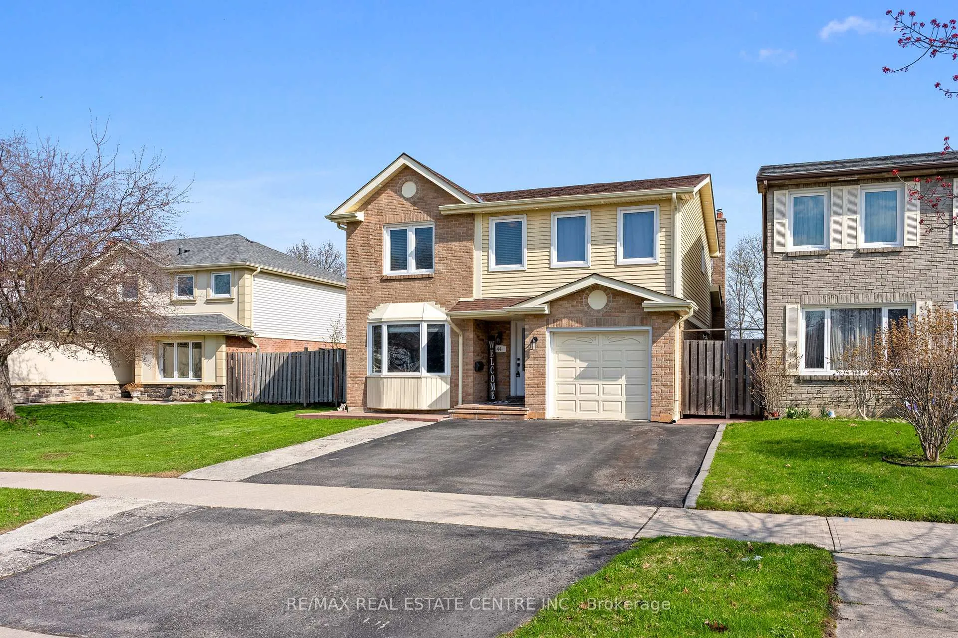 Photo 3 of 44 Mikado Crescent, Brampton, Central Park — HOMEH