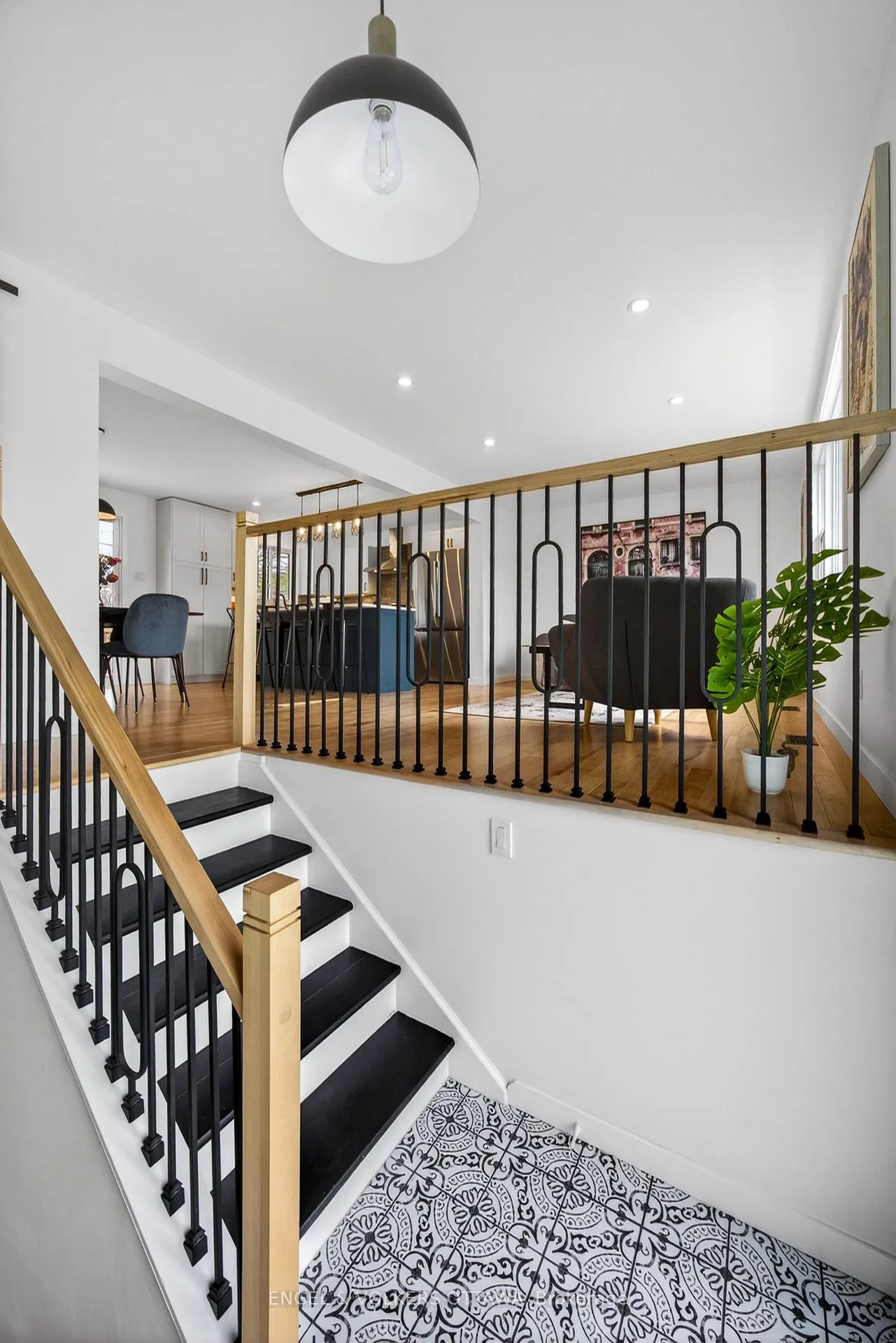 Photo 3 of 44 Carol Crescent, Smiths Falls — HOMEH