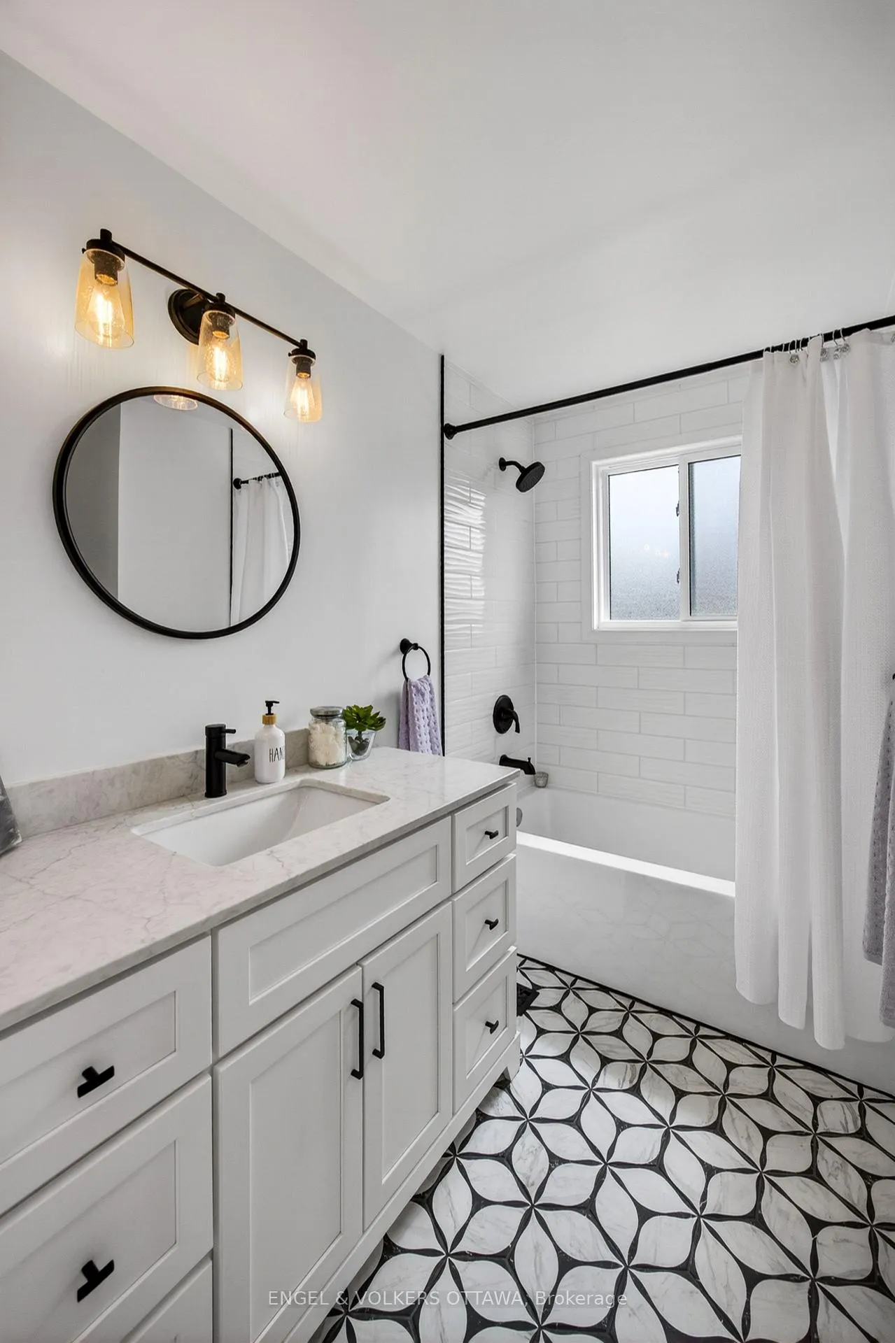 Photo 12 of 44 Carol Crescent, Smiths Falls — HOMEH