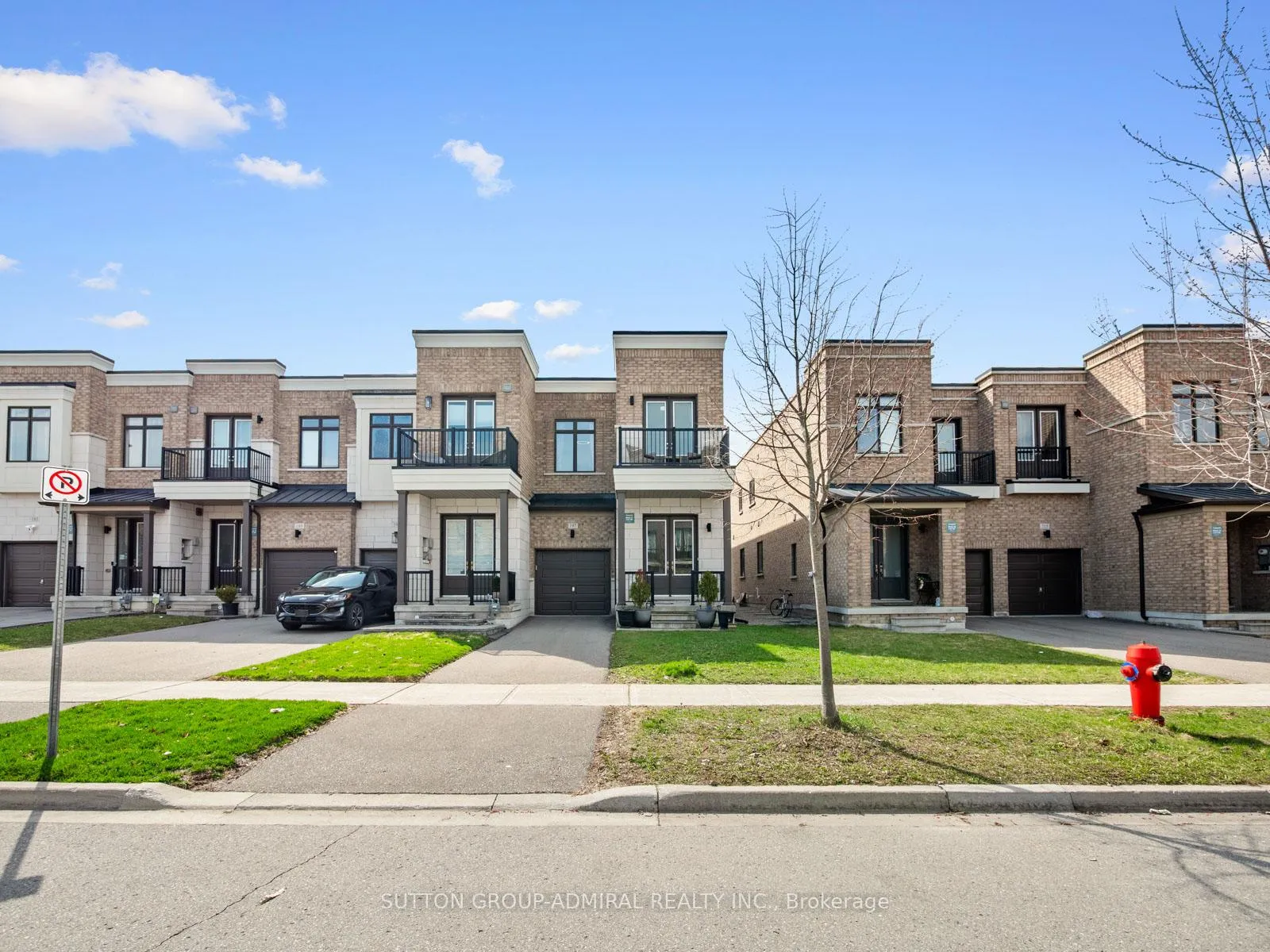 Photo 3 of 197 Elyse Court, Aurora, Bayview Northeast — HOMEH