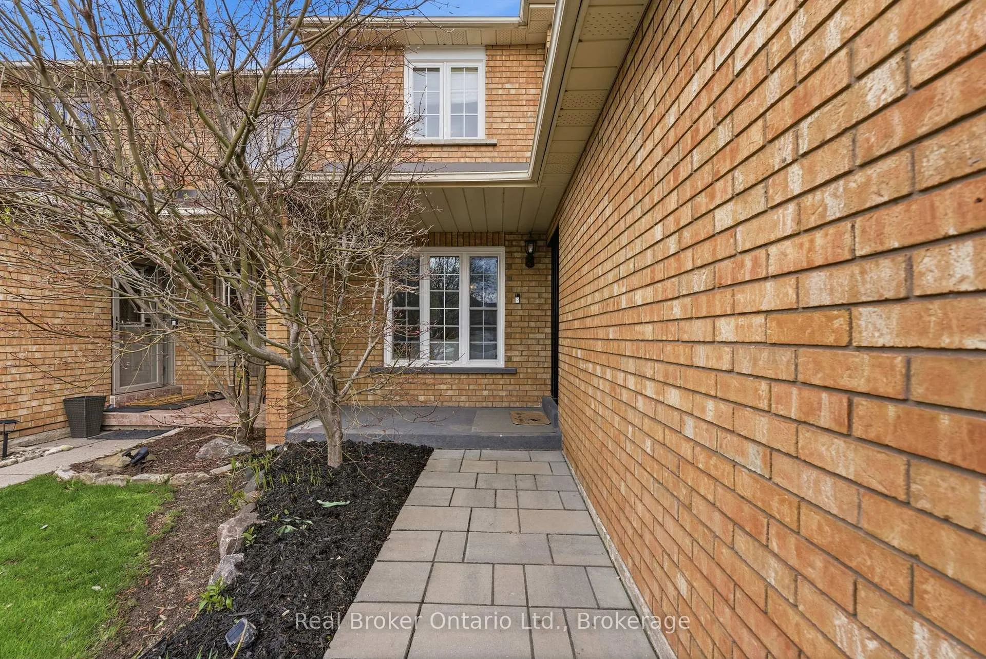 Photo 2 of 635 Amelia Crescent, Burlington, Appleby — HOMEH