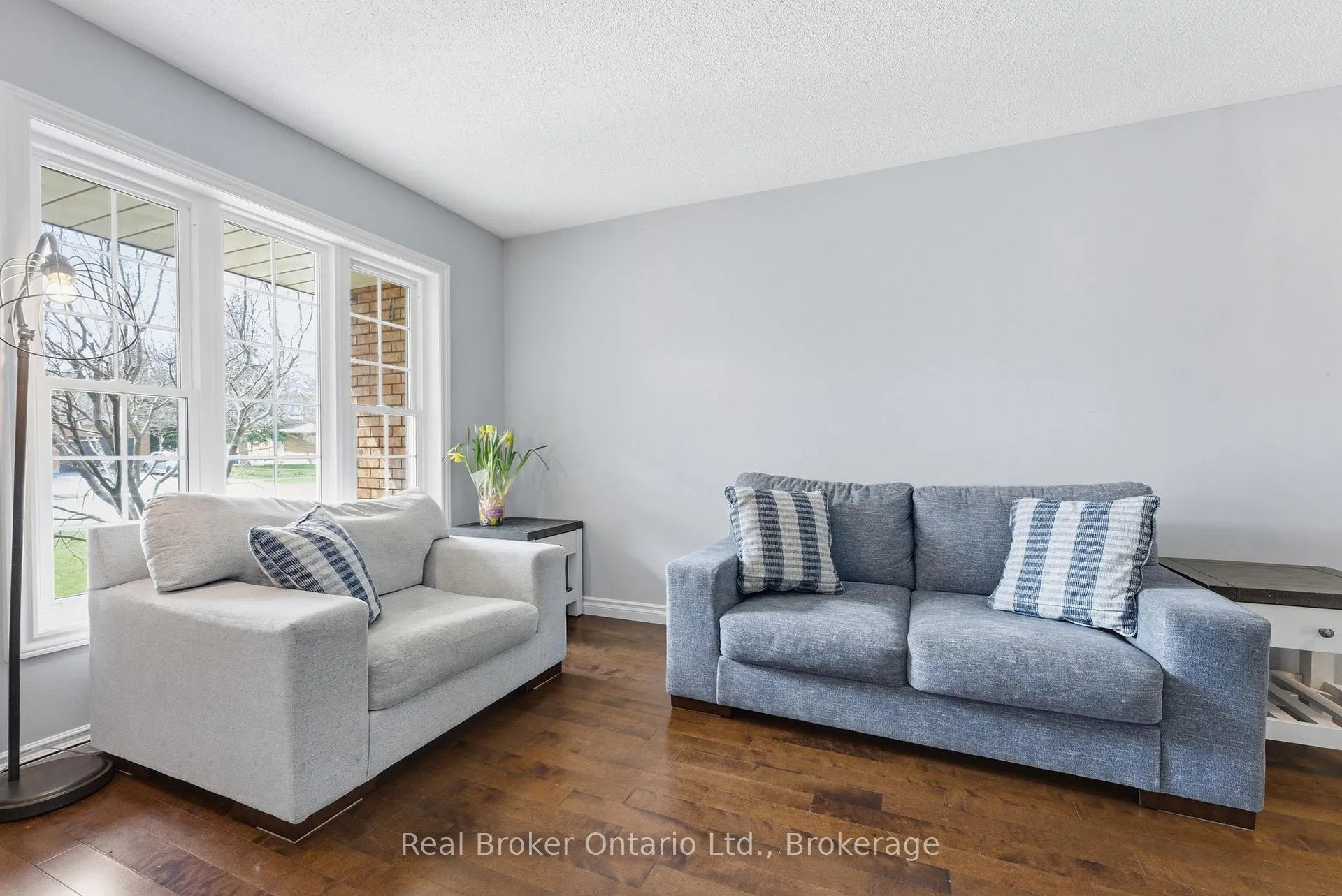 Photo 5 of 635 Amelia Crescent, Burlington, Appleby — HOMEH