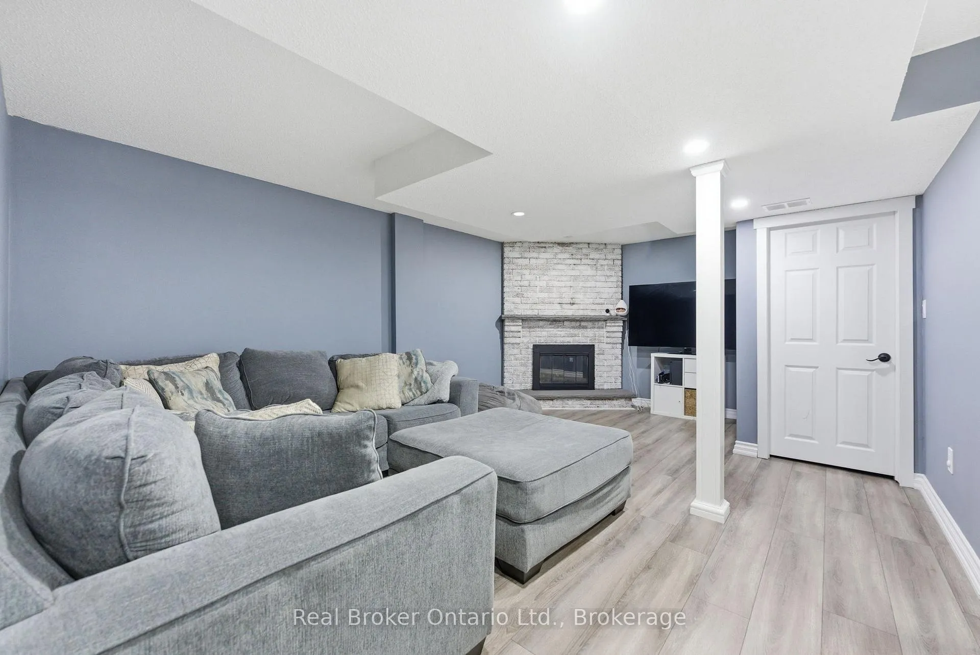 Photo 30 of 635 Amelia Crescent, Burlington, Appleby — HOMEH