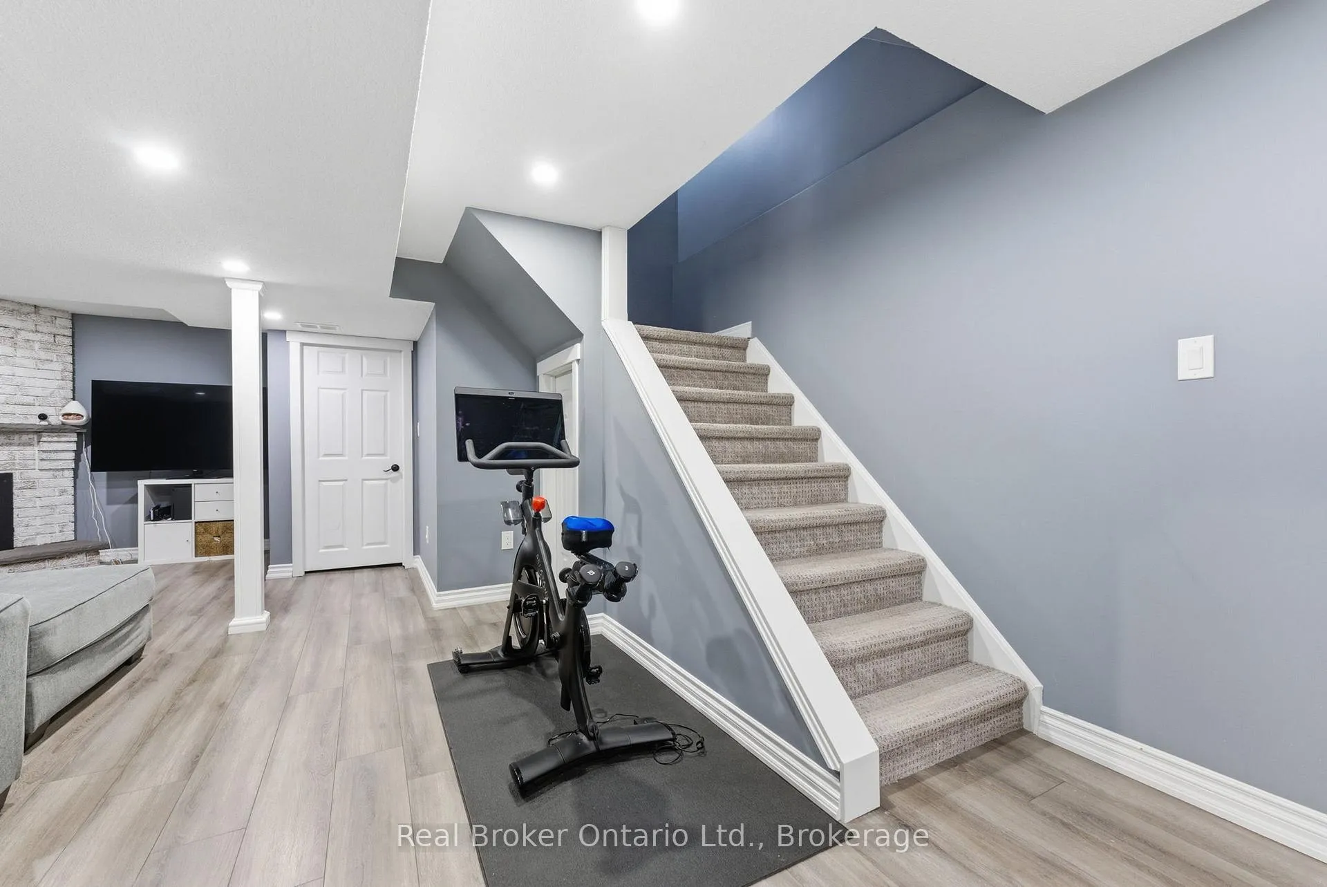 Photo 31 of 635 Amelia Crescent, Burlington, Appleby — HOMEH