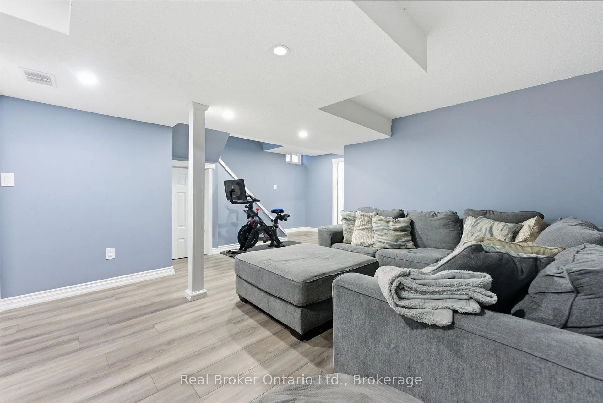 Photo 32 of 635 Amelia Crescent, Burlington, Appleby — HOMEH