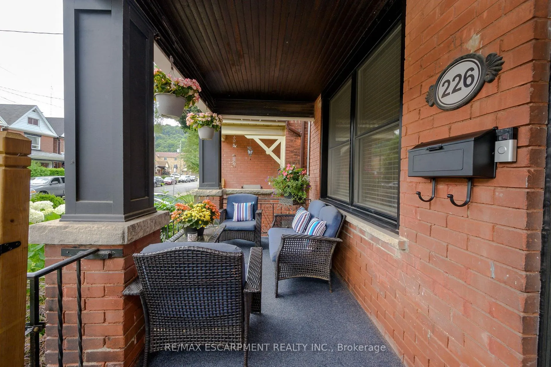 Photo 2 of 226 Balsam Avenue S, Hamilton, Blakeley — HOMEH