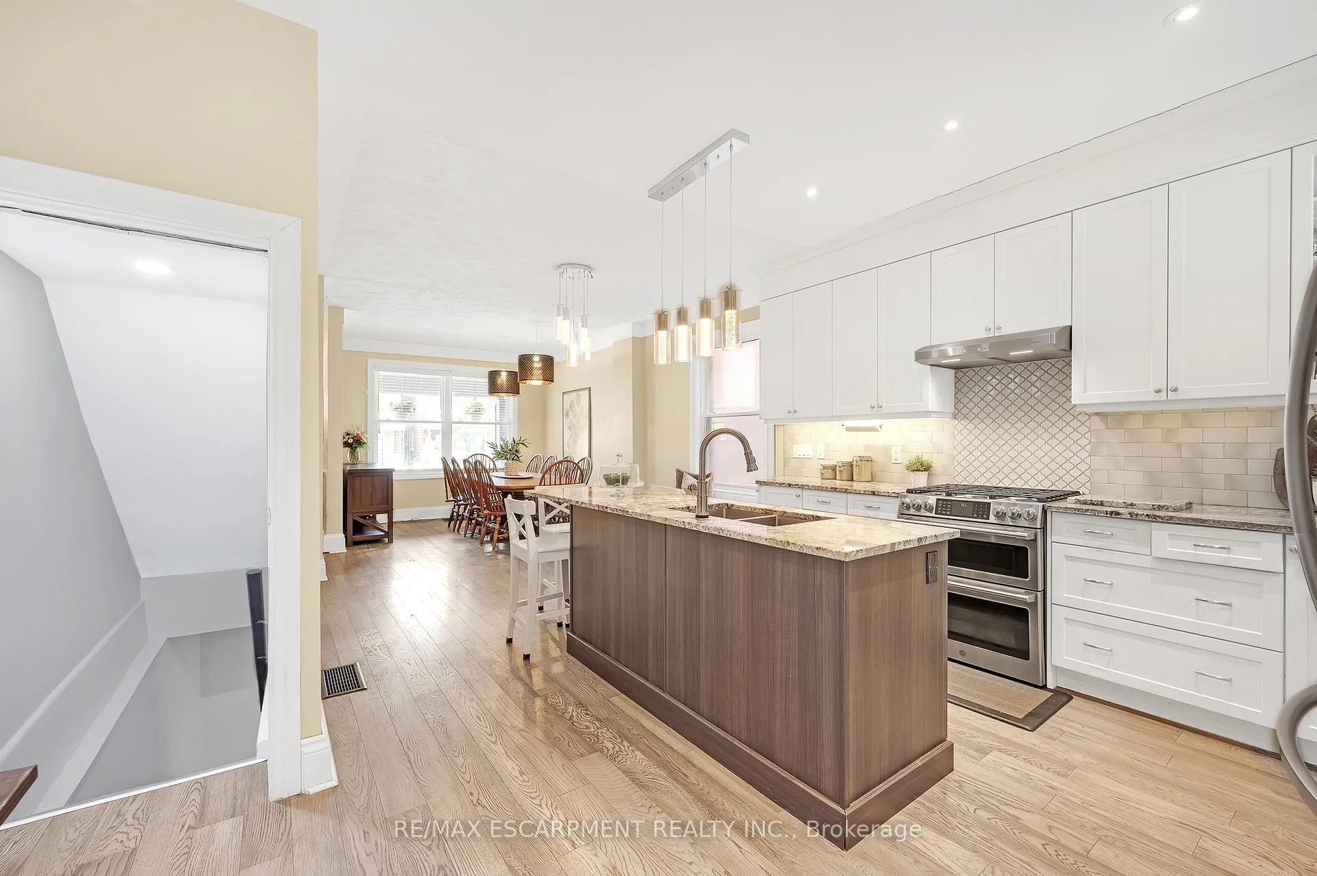 Photo 10 of 226 Balsam Avenue S, Hamilton, Blakeley — HOMEH