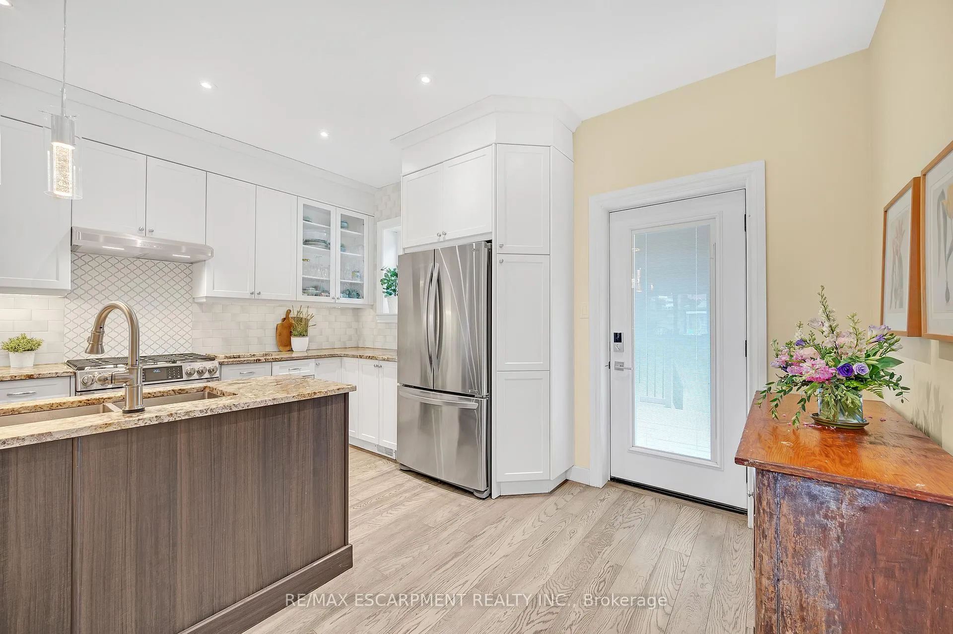 Photo 13 of 226 Balsam Avenue S, Hamilton, Blakeley — HOMEH