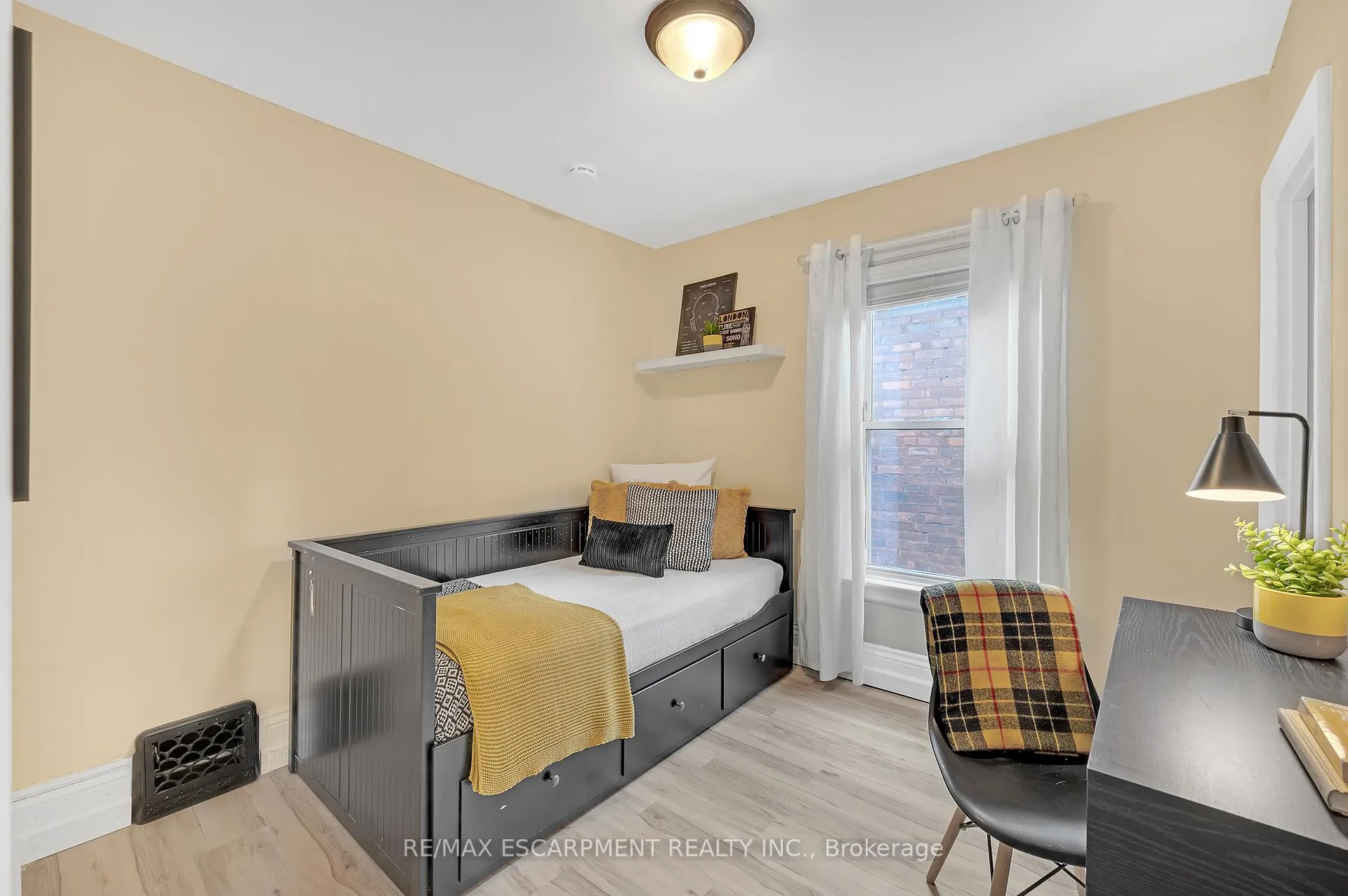 Photo 15 of 226 Balsam Avenue S, Hamilton, Blakeley — HOMEH