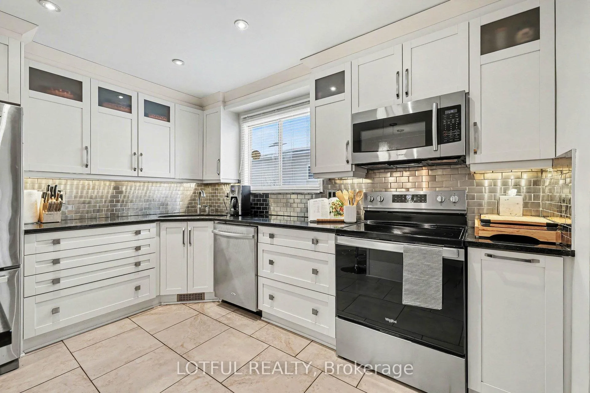 Photo 13 of 41 Pattermead Crescent, Ottawa, Hunt Club/Western Community — HOMEH