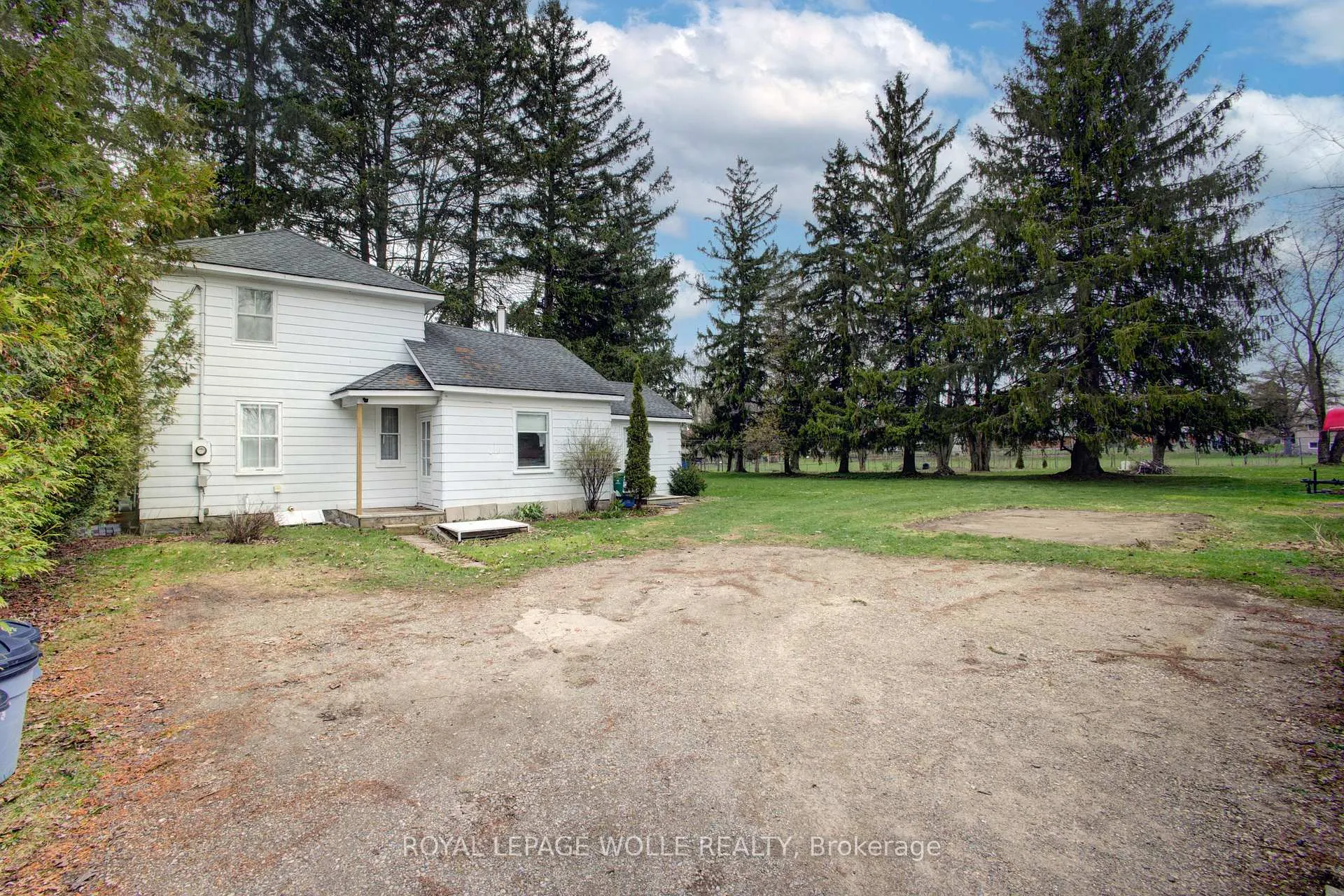 Photo 3 of 1408 Bridge Street S, Wilmot — HOMEH