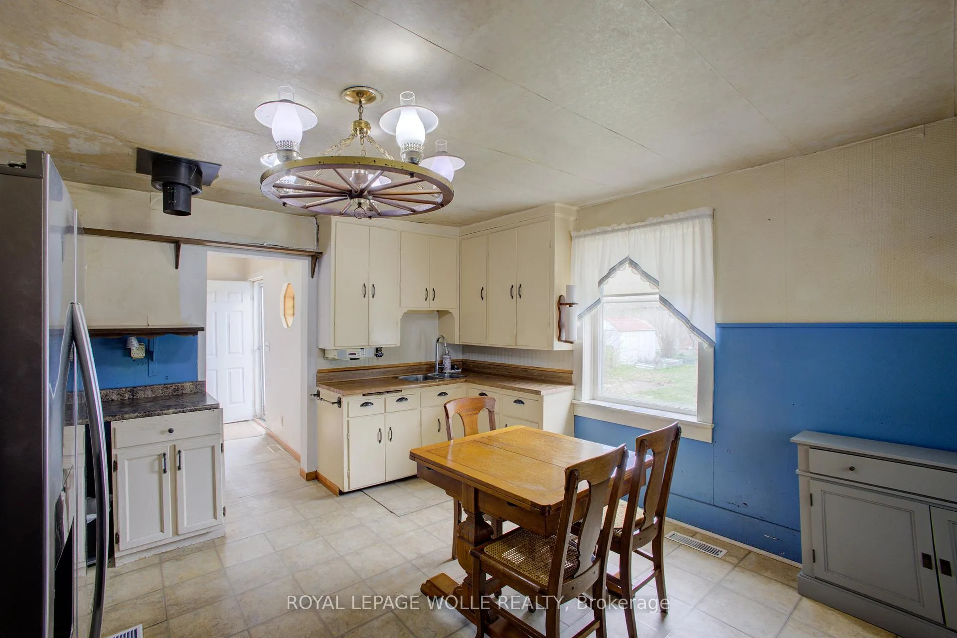 Photo 5 of 1408 Bridge Street S, Wilmot — HOMEH
