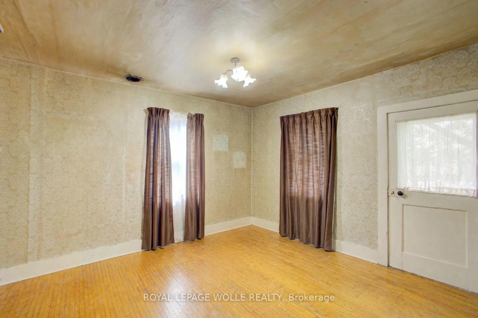 Photo 8 of 1408 Bridge Street S, Wilmot — HOMEH