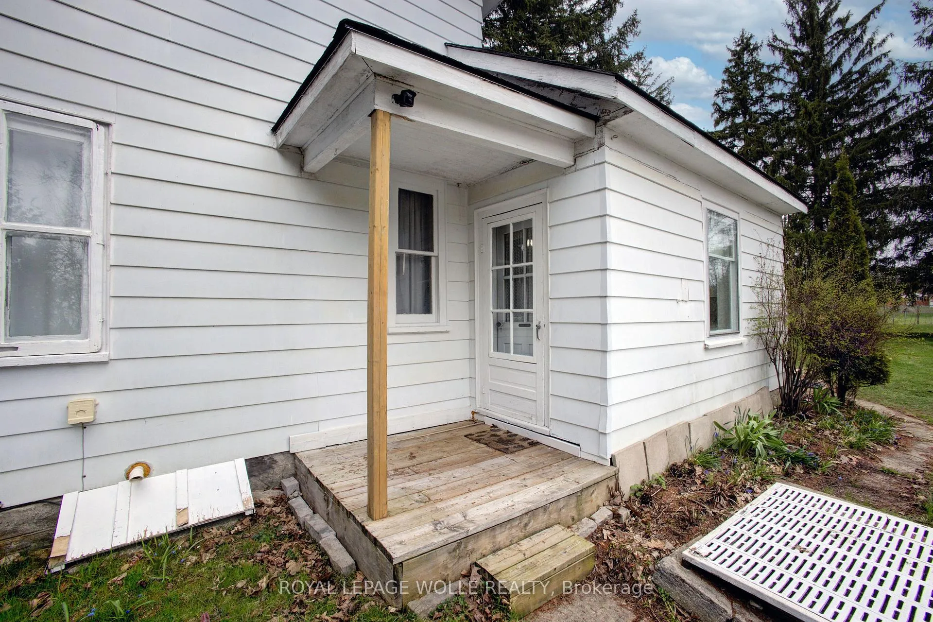 Photo 14 of 1408 Bridge Street S, Wilmot — HOMEH