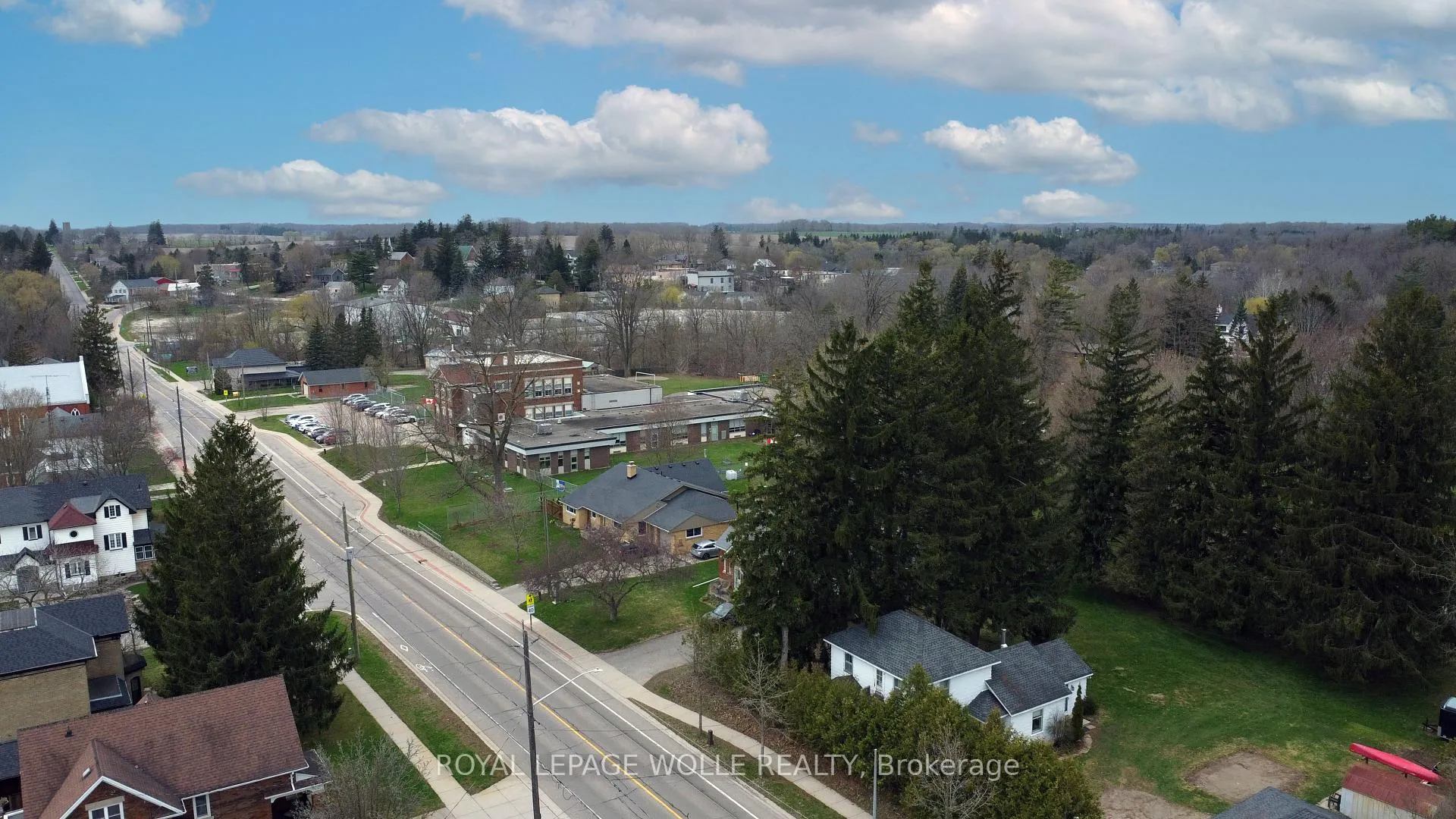 Photo 28 of 1408 Bridge Street S, Wilmot — HOMEH