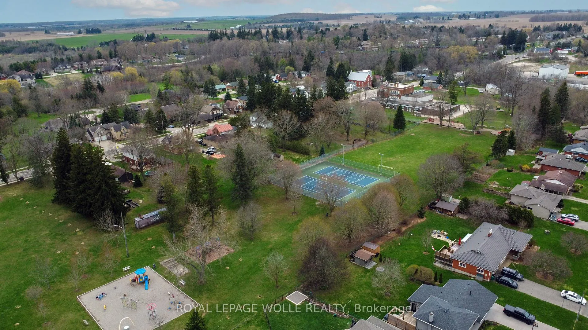 Photo 31 of 1408 Bridge Street S, Wilmot — HOMEH