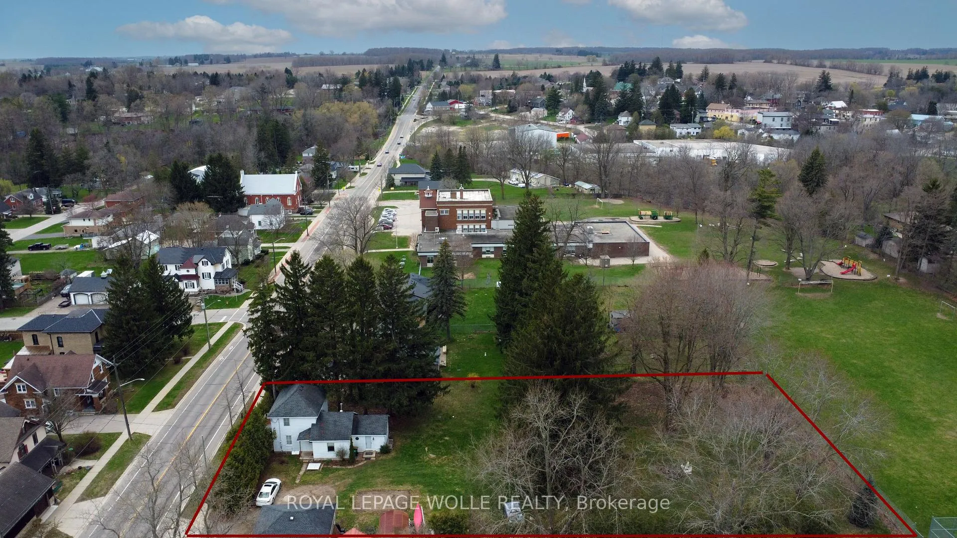 Photo 32 of 1408 Bridge Street S, Wilmot — HOMEH