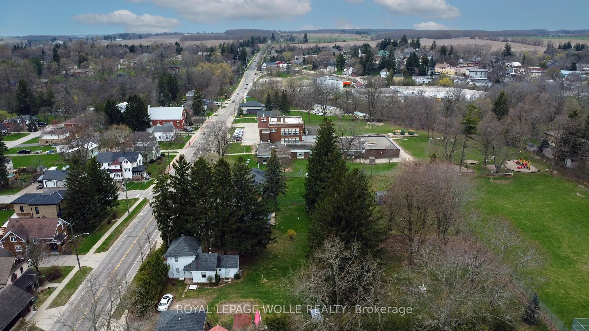 Photo 33 of 1408 Bridge Street S, Wilmot — HOMEH