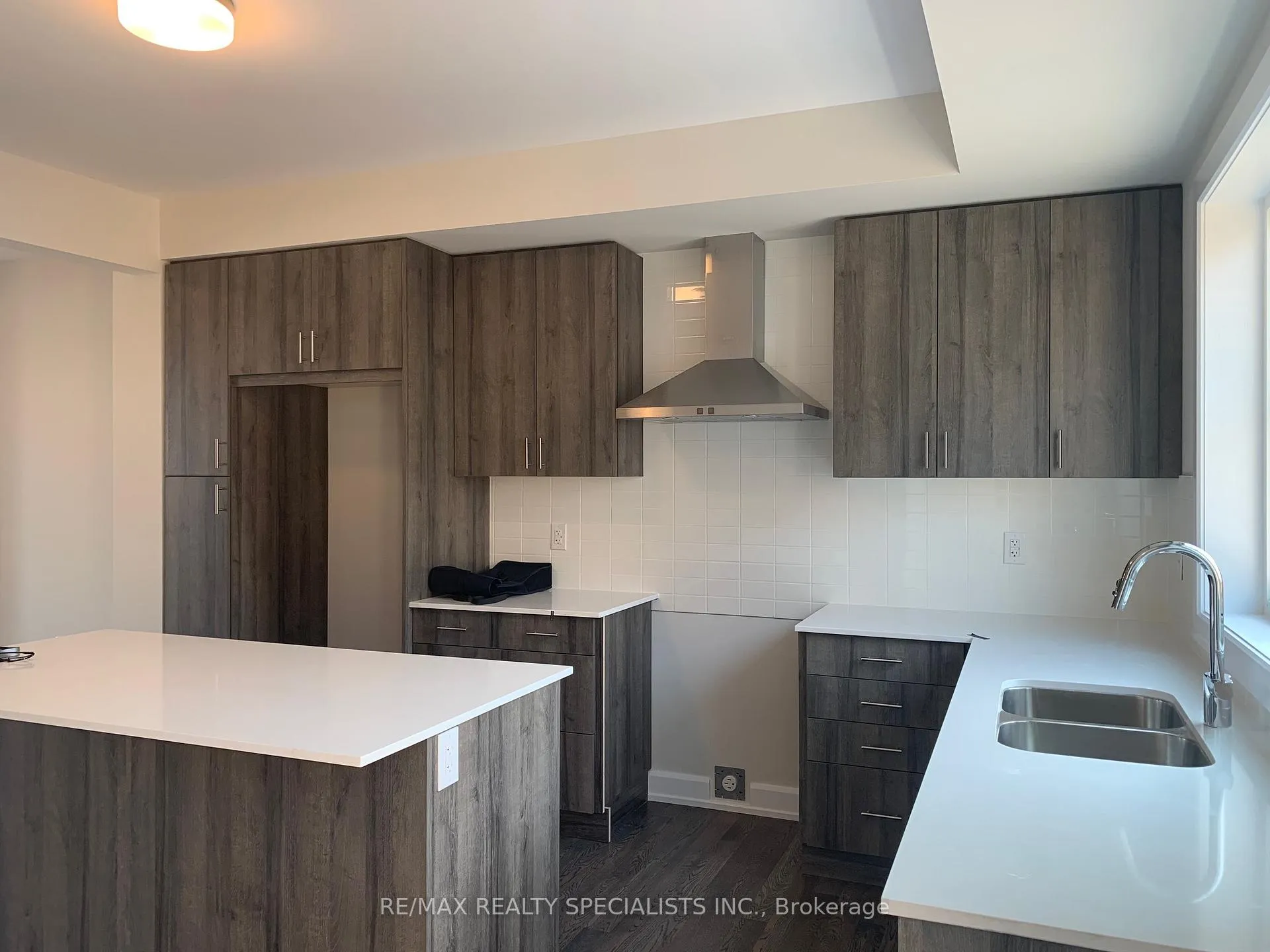 Photo 3 of Unit 51, 2273 Turnberry Road, Burlington, Rose — HOMEH