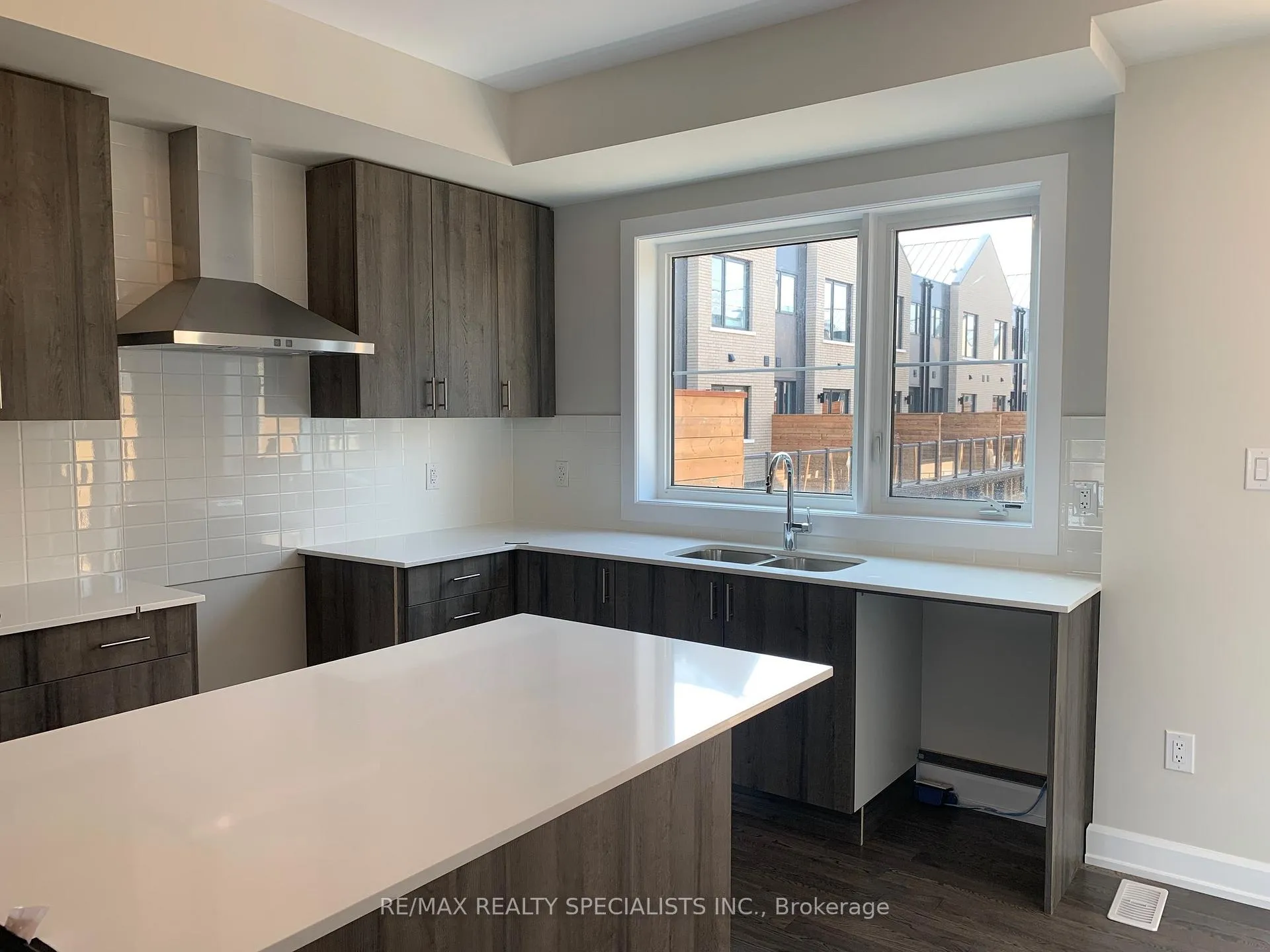 Photo 4 of Unit 51, 2273 Turnberry Road, Burlington, Rose — HOMEH
