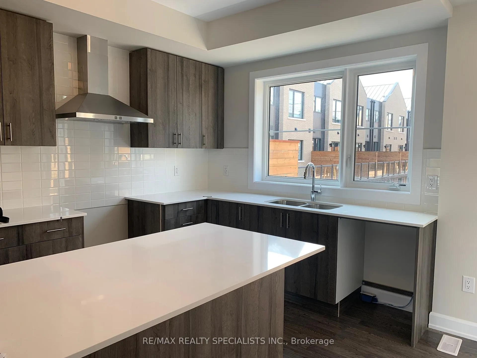 Photo 5 of Unit 51, 2273 Turnberry Road, Burlington, Rose — HOMEH