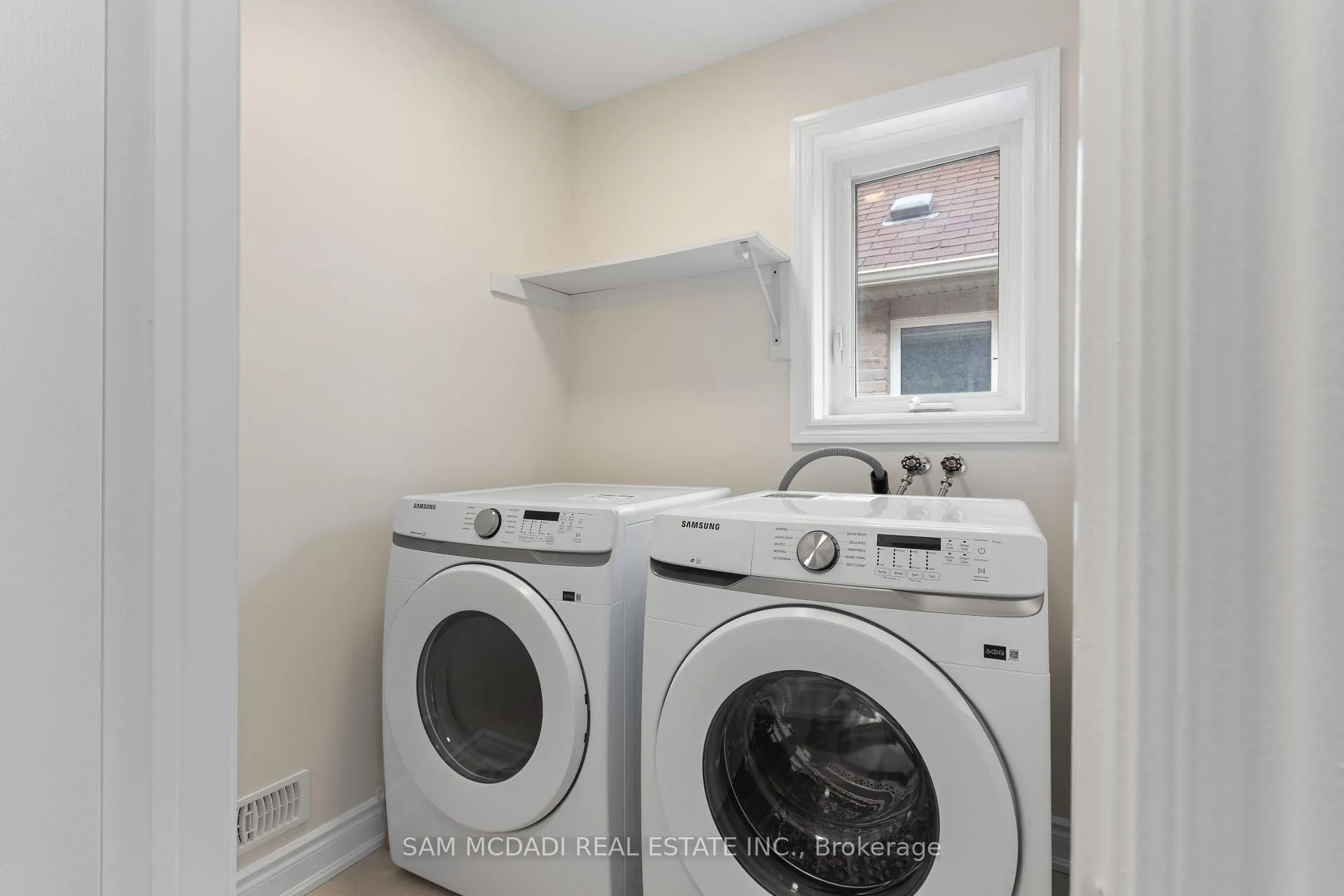 Photo 14 of 4235 Thomas Alton Boulevard, Burlington, Alton — HOMEH
