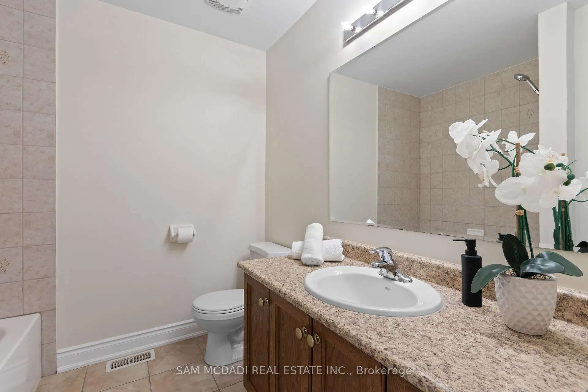 Photo 25 of 4235 Thomas Alton Boulevard, Burlington, Alton — HOMEH